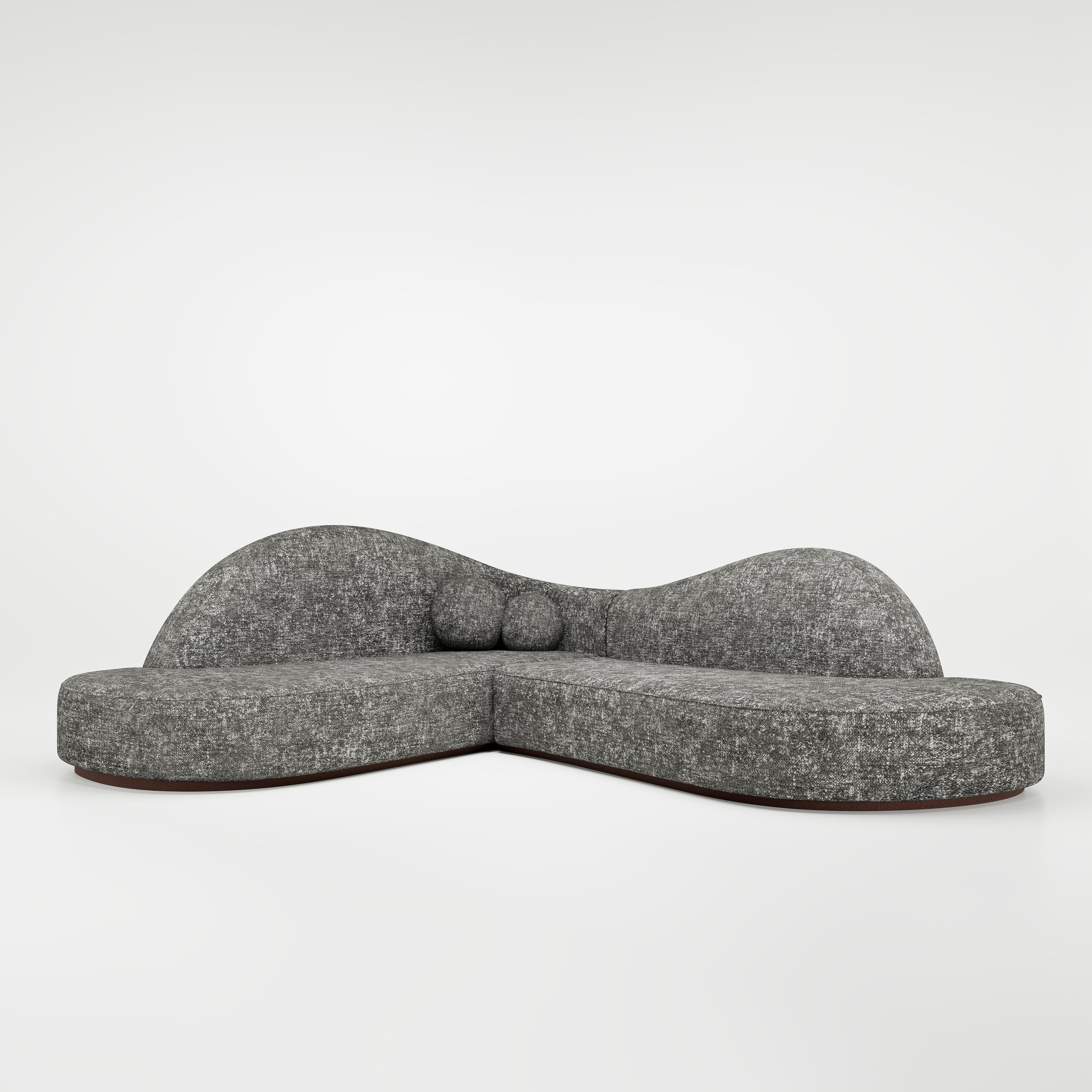 Dieses Sofa zeichnet sich durch seine geschwungene Silhouette und sein organisches Rückendesign aus, wodurch die Illusion entsteht, dass es sich nahtlos in eine 90-Grad-Ecke einfügt und jedem Raum eine gemütliche Atmosphäre verleiht. Sein zeitloses