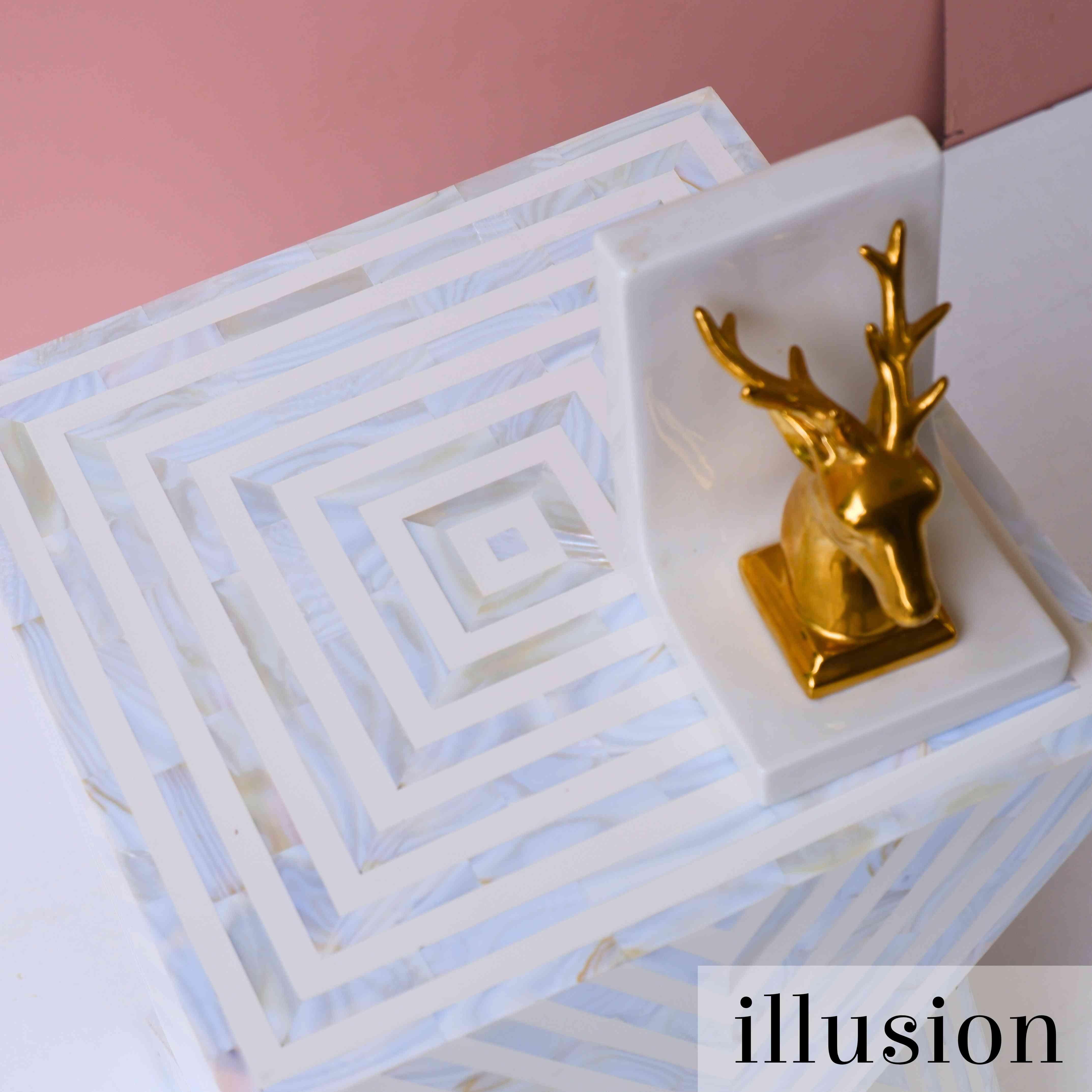 Incrusté Tables d'extrémité Illusion en vente