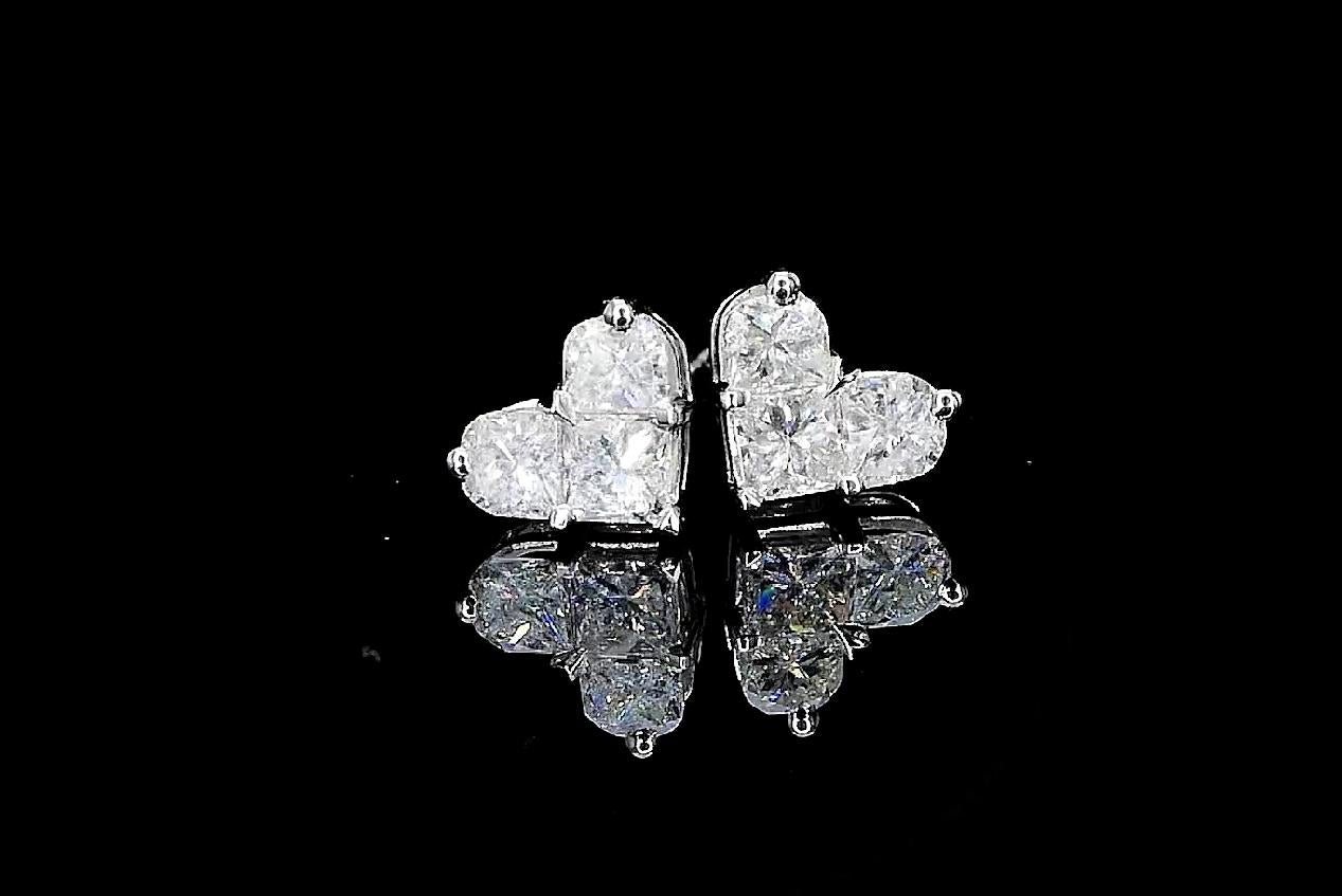 Ohrring aus 18kt Weißgold mit Diamanten
  
  Goldfarbe & Karat: Weißgold 18kt
  Gewicht: 1.39 Gramm
  Ohrring-Durchmesser: 6.3 mm
  
  Satz mit...
  Steinart: Diamanten
  Die Form: Herz
  Karat: 0,91 Karat (6 Stück)
  Farbe: -
  Klarheit: -
  
