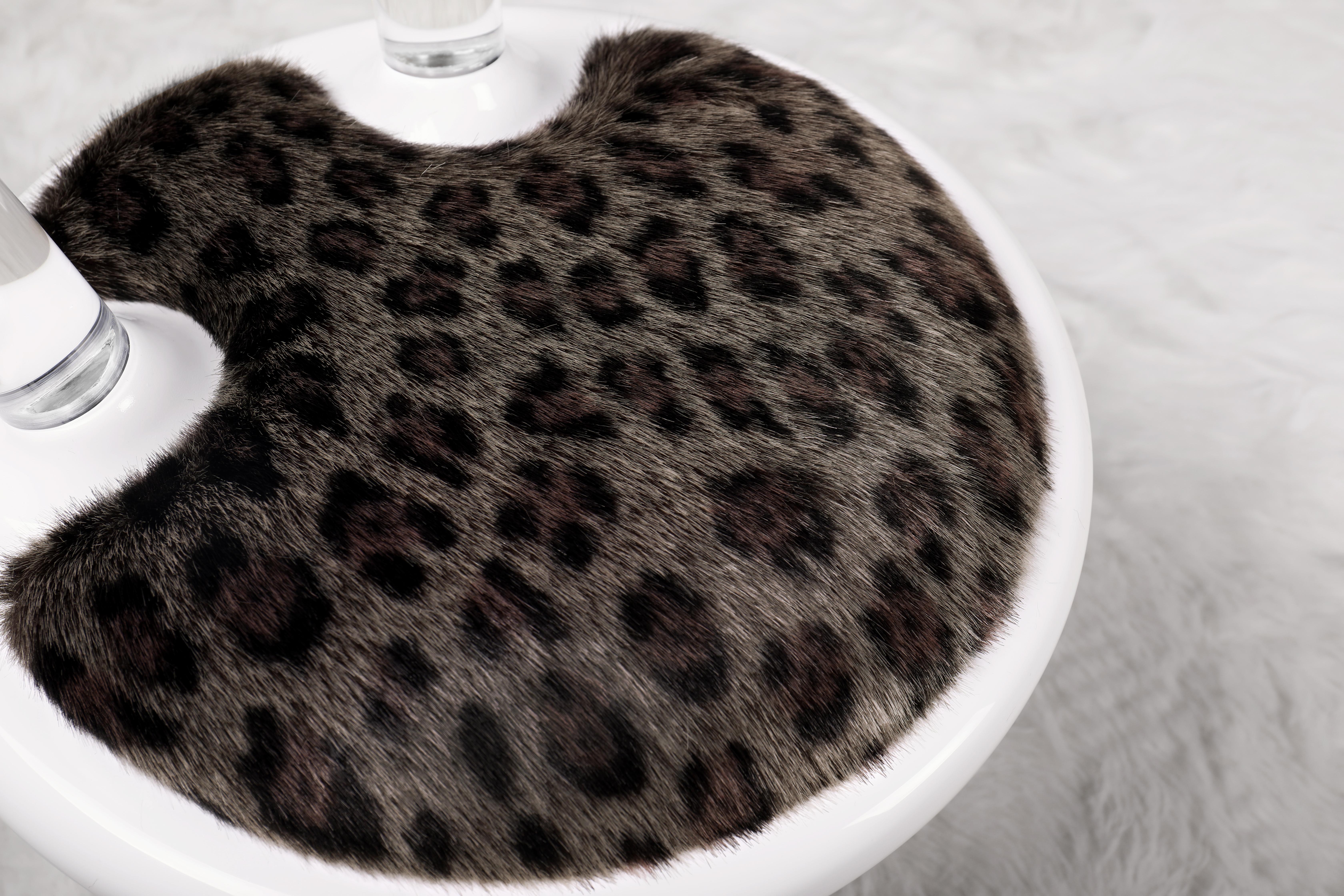 Wood Illusion Leopard Kids Chair in Acrylic with Fur Seat by Circu Magical Furniture For Sale