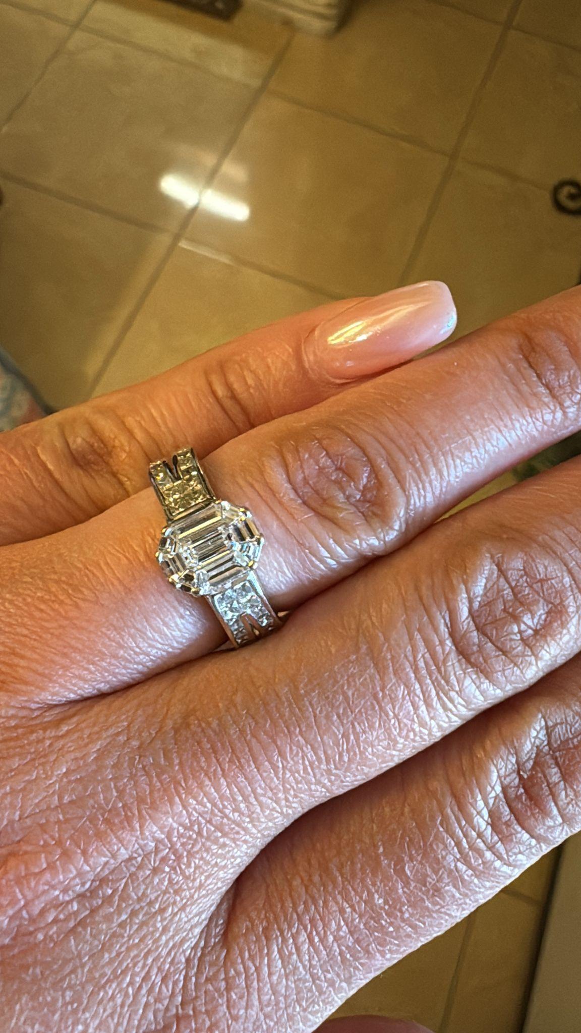 Illusion Oval Diamond Center with Squares Set in Chanel on the Shank in 18K Gold In New Condition For Sale In New York, NY