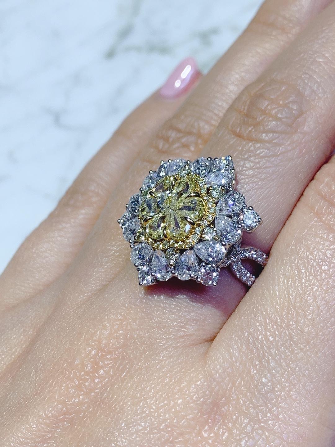 Illusion Pie Cut Fancy Yellow Diamond Ring In New Condition For Sale In Tsim Sha Tsui, HK