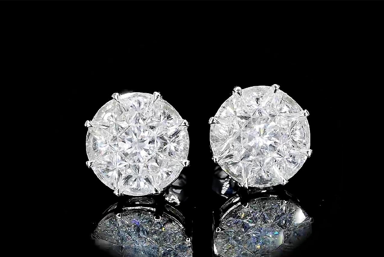 18kt white gold Earring with diamonds
  
  Gold colour & Carat: White gold 18kt
  Weight: 4.40 grams
  Earring Diameter: 12 mm
  
  Set with-
  Stone type: Diamonds
  Shape: Round
  Carat: 3.80 ct (18 Pcs )
  Colour: -
  Clarity: -
