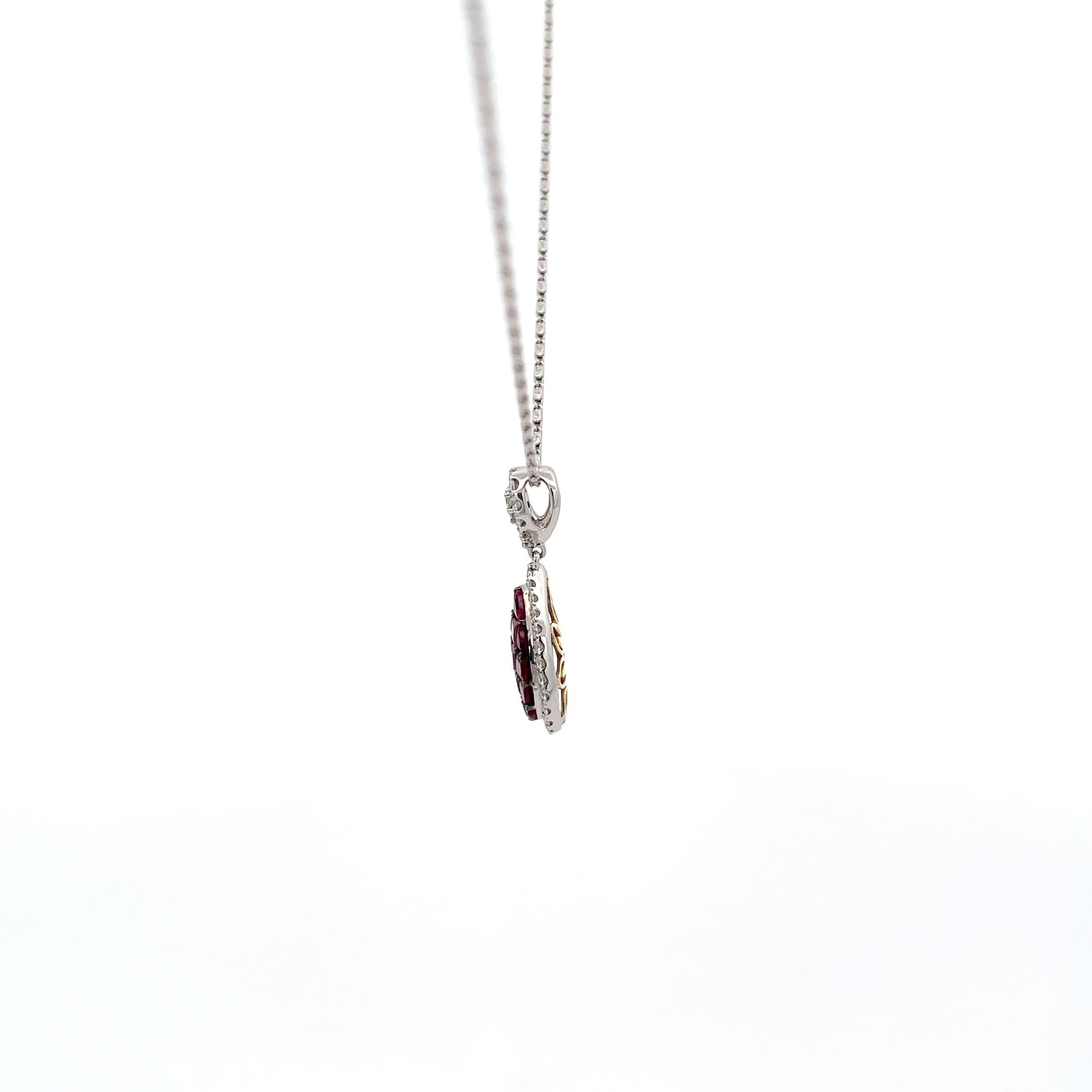 Taille carrée Illusion Ruby and Diamond Teardrop Pendant Necklace14k White Gold (Collier de pendentifs en forme de goutte) en vente