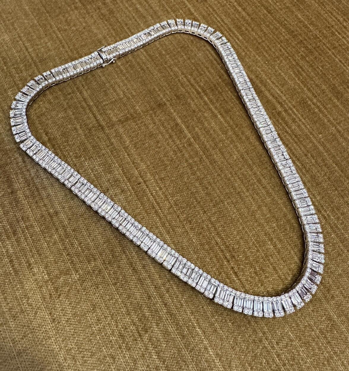 Collana girocollo con diamanti incastonati a illusione 28,00 carati di peso totale in oro bianco 14k In condizioni ottime in vendita a La Jolla, CA