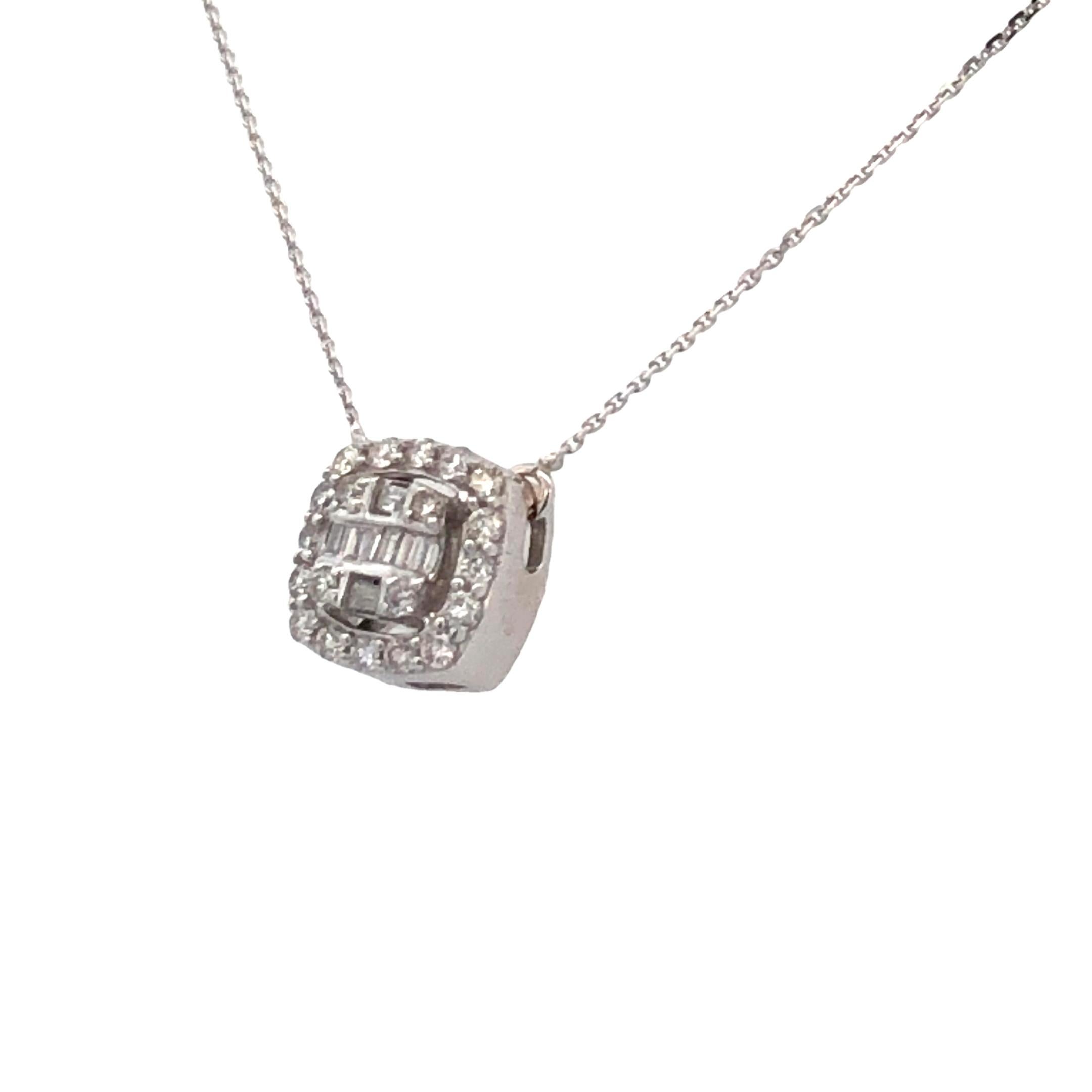 Taglio baguette Collana con ciondolo Illusion Set Diamond in oro bianco 14k (0,25 ctw) in vendita