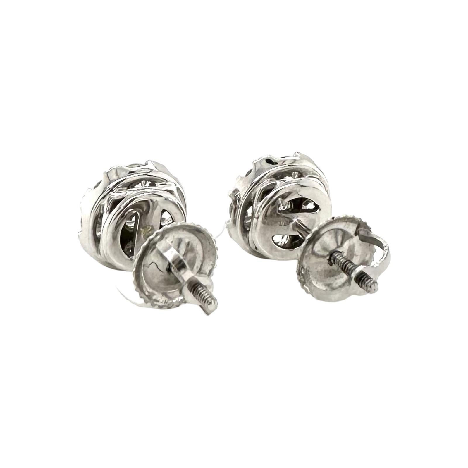 Stile: Orecchini a perno con incastonatura a illusione ottica
Materiale: oro bianco 14k
Pietre: Diamanti
Peso totale dei carati: 0,37ct circa per ogni orecchino (0,74 ct)
Peso totale dell'articolo (grammi): 2.0