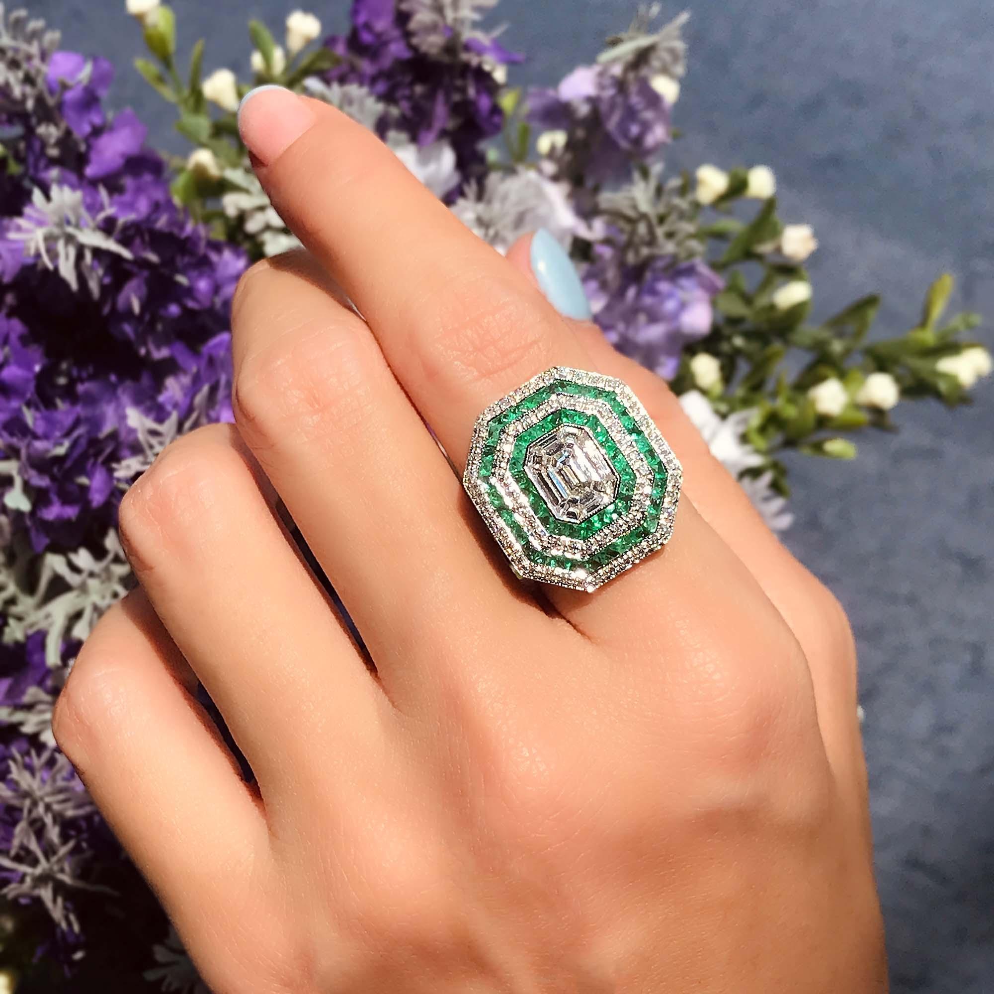 Illusion Set Emerald Cut Diamond Emerald Art Deco Style Halo Ring in 18K Gold In New Condition In Bangkok, TH