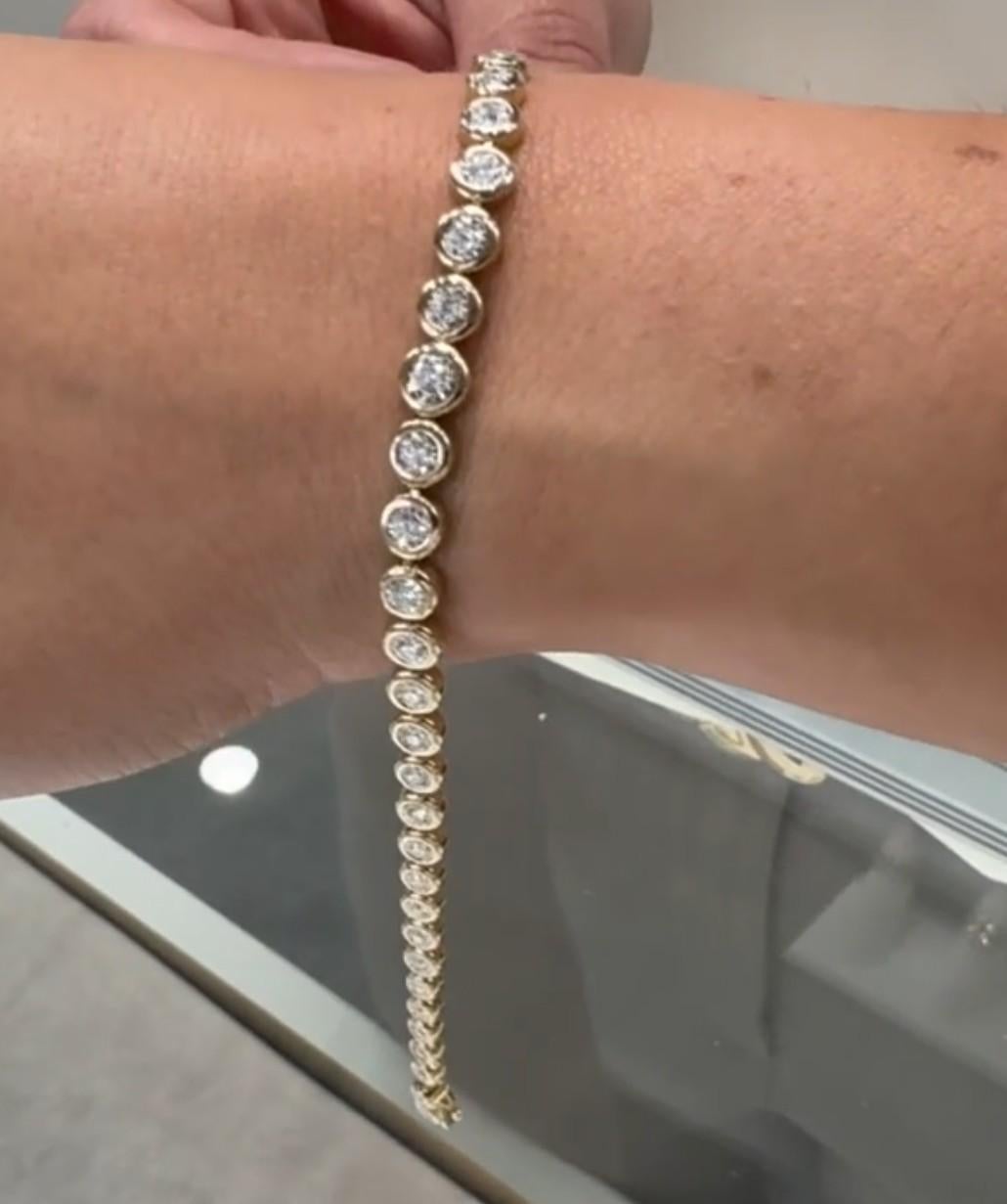 Pulsera de Tenis de Diamantes Graduados en Oro Amarillo de 14 K con Juego Ilusión en venta 2