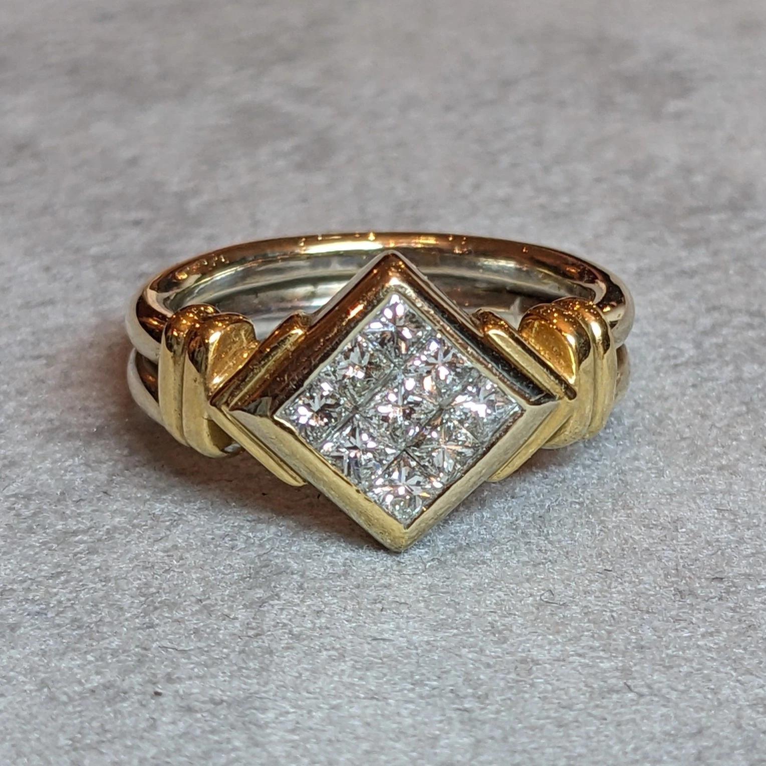 Anillo de diamantes talla princesa engastados en oro amarillo de 18k Corte princesa en venta