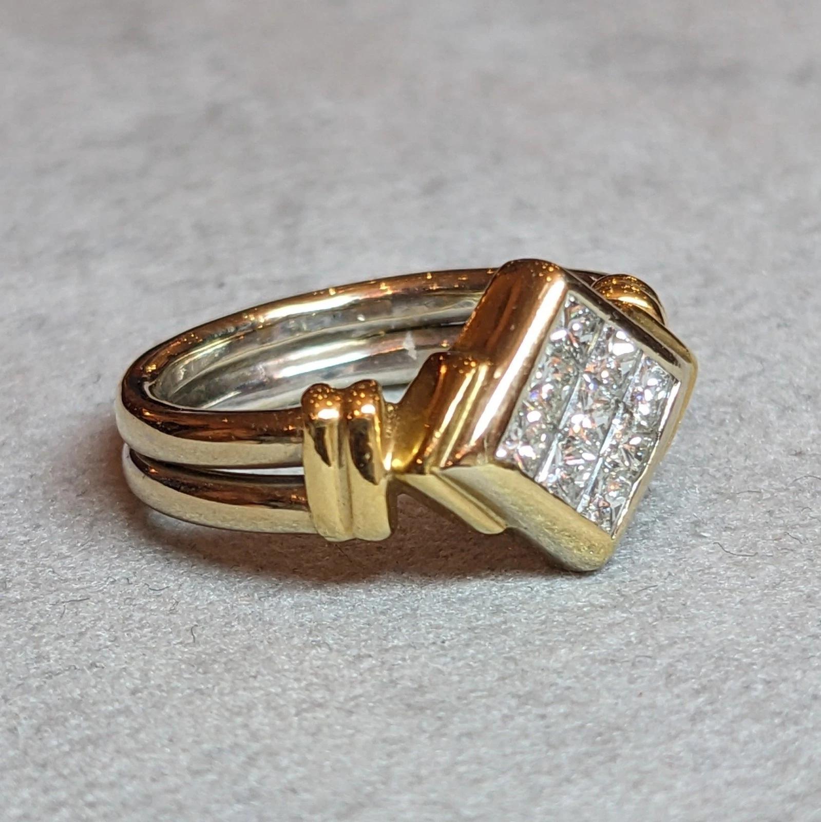 Anillo de diamantes talla princesa engastados en oro amarillo de 18k en Excelente estado para la venta en La Jolla, CA