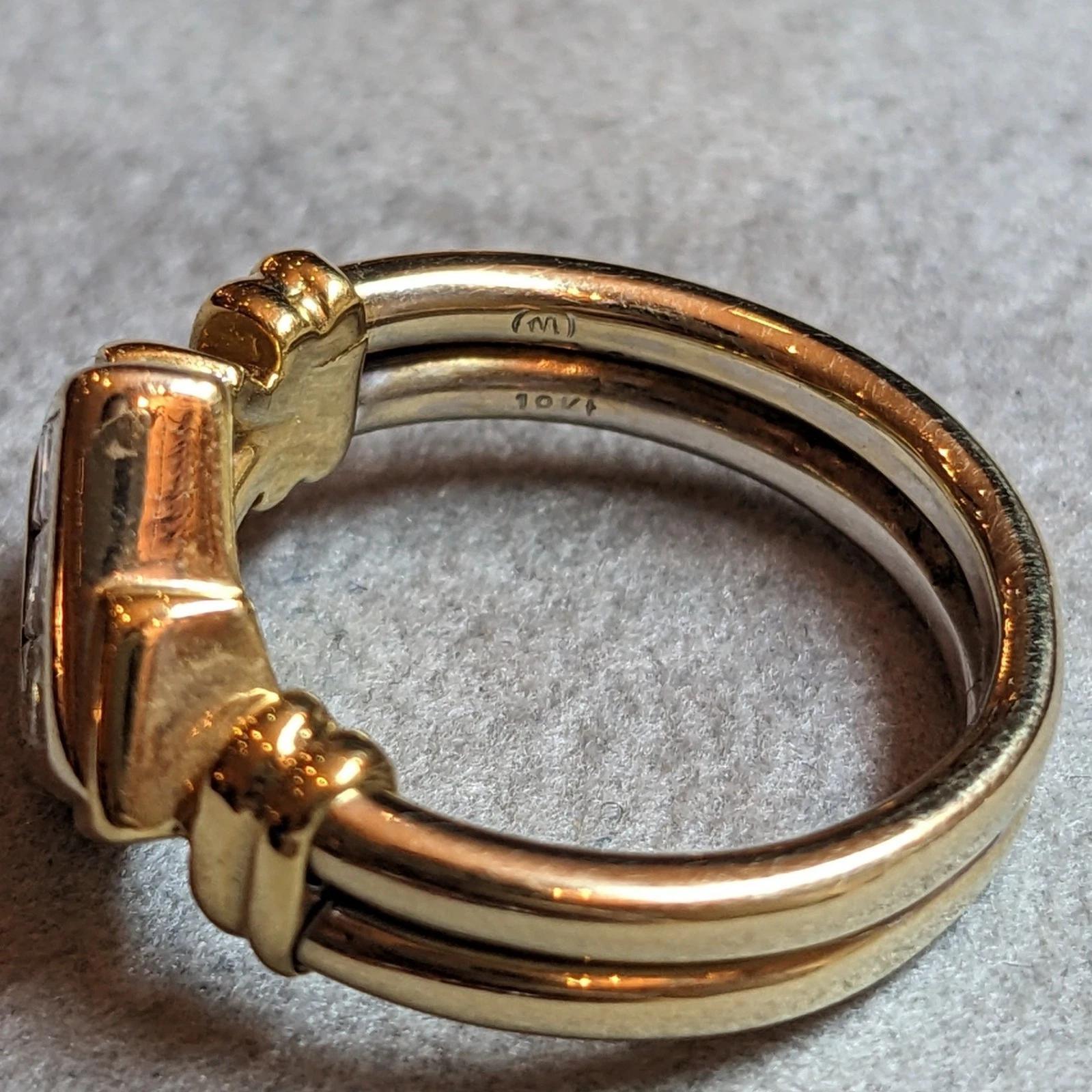 Anillo de diamantes talla princesa engastados en oro amarillo de 18k en venta 3