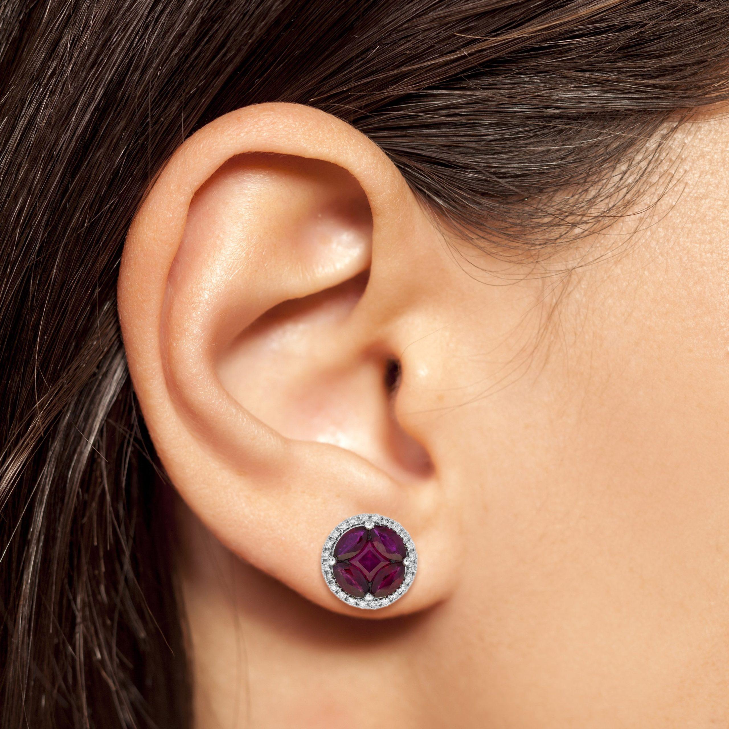 Boucles d'oreilles en or blanc 18 carats serties de rubis et de diamants Pour femmes en vente