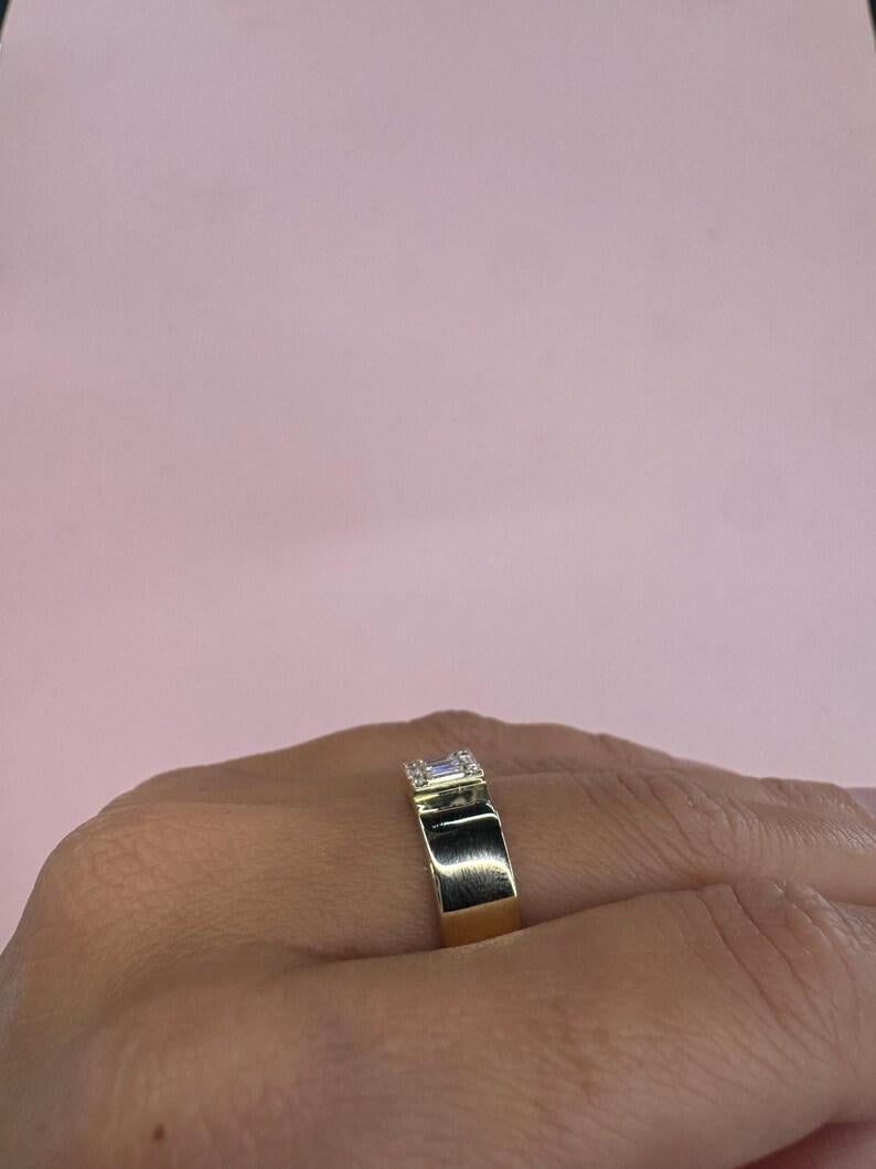 Round Cut Illusion Setting Emerald Design Diamond Band Ring 0.30 Carats 14KT Yellow Gold For Sale