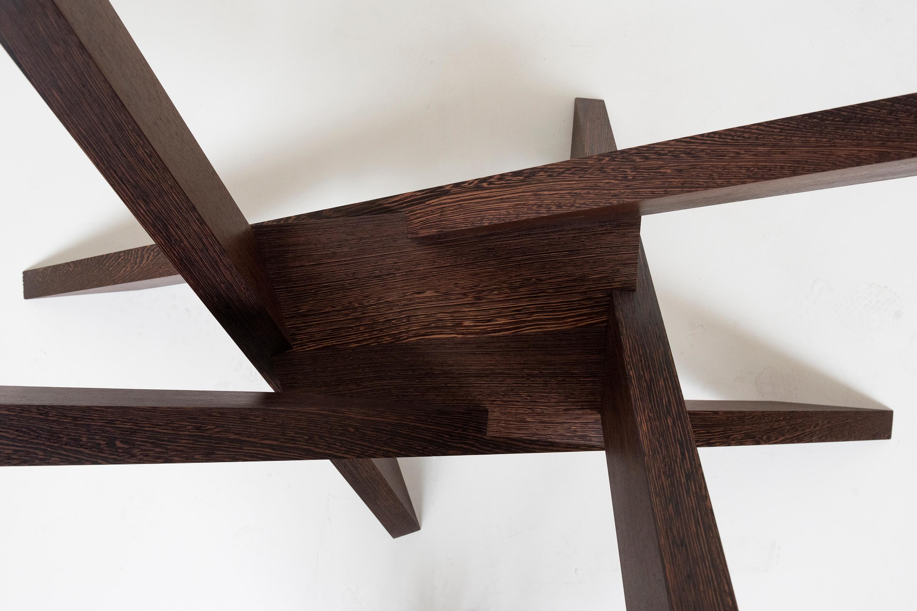 Illusion-Tisch mit Beinen aus Wengé- Massivholz und Glasplatte von Studio F im Zustand „Neu“ im Angebot in Torino, IT