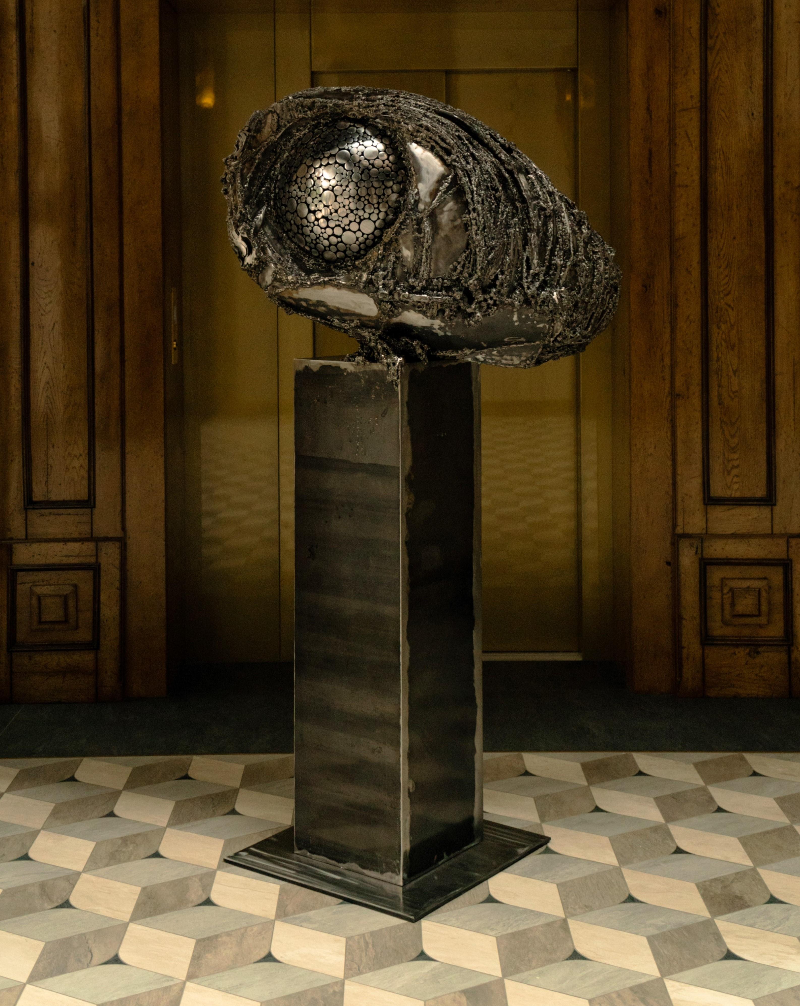 "Estructuras amorfas 1" Escultura 69 x 34 x 26 in Ed. 1/2 de ILLYA TIGOIS

Técnica: acero y pintura acrílica (barniz)

"Estructuras amorfas" - es una serie de obras sobre emociones, asociaciones, alienación consciente de lo familiar, sobre