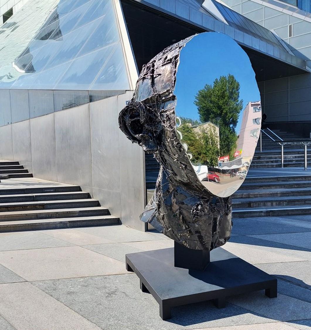"MAOLA 2" Scultura in acciaio 94,5 x 47 x 47 in Edizione 1/2 di ILLYA TIGOIS