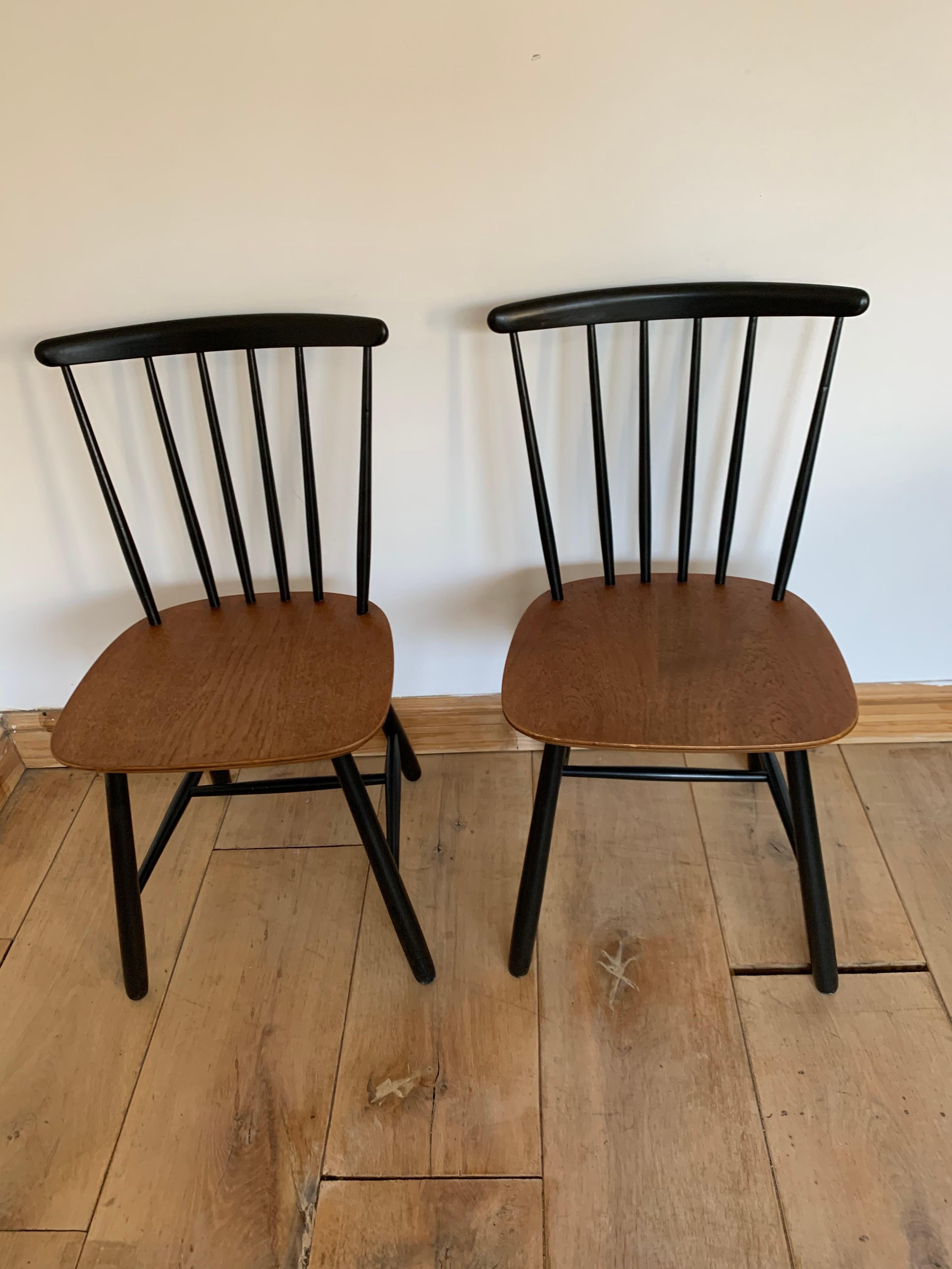 Scandinavian Modern 20th Century Spindle Wood Ilmar Tapiovaara Style Classic Chairs, 1960s Set of 2