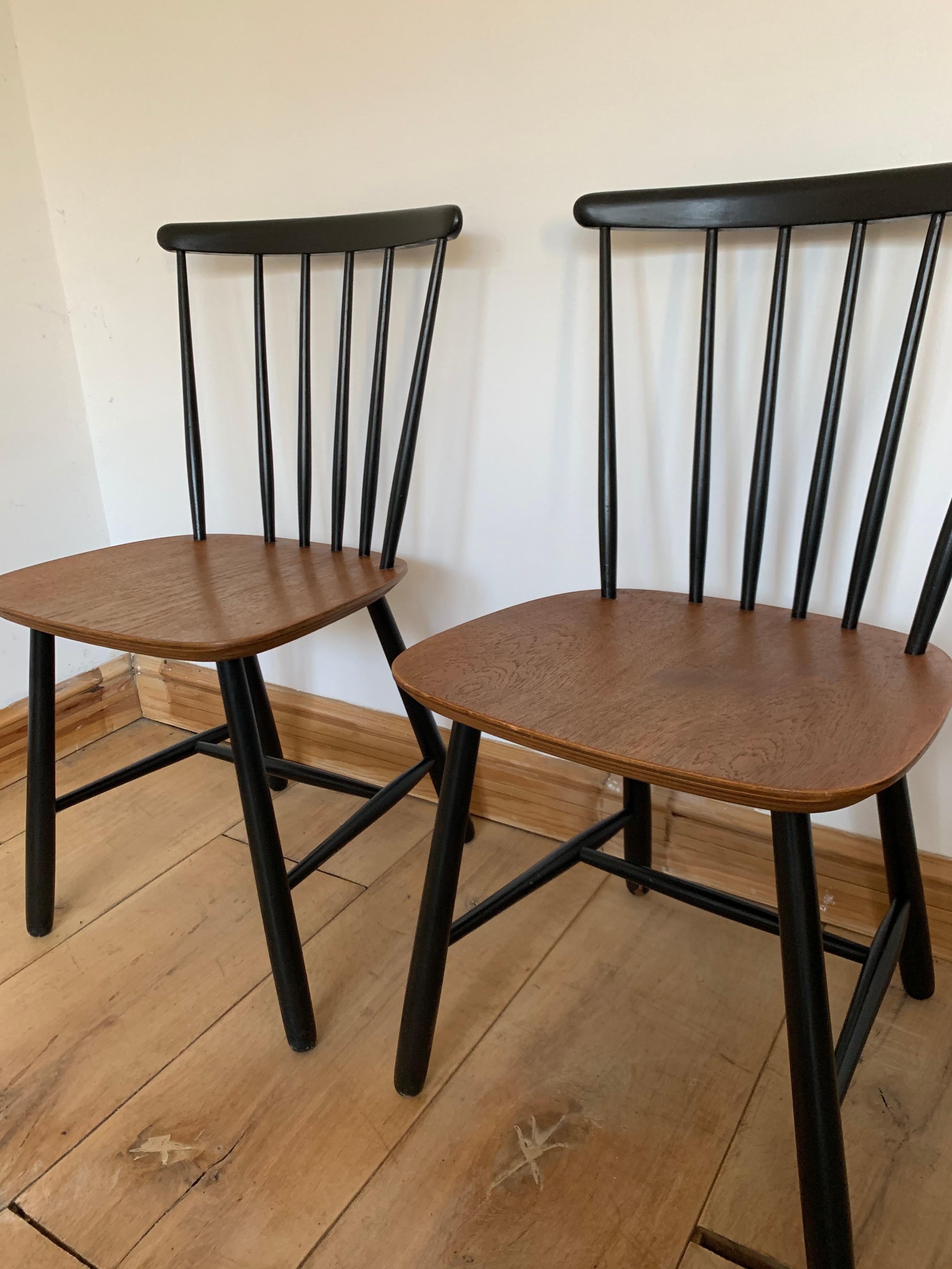 Dutch 20th Century Spindle Wood Ilmar Tapiovaara Style Classic Chairs, 1960s Set of 2