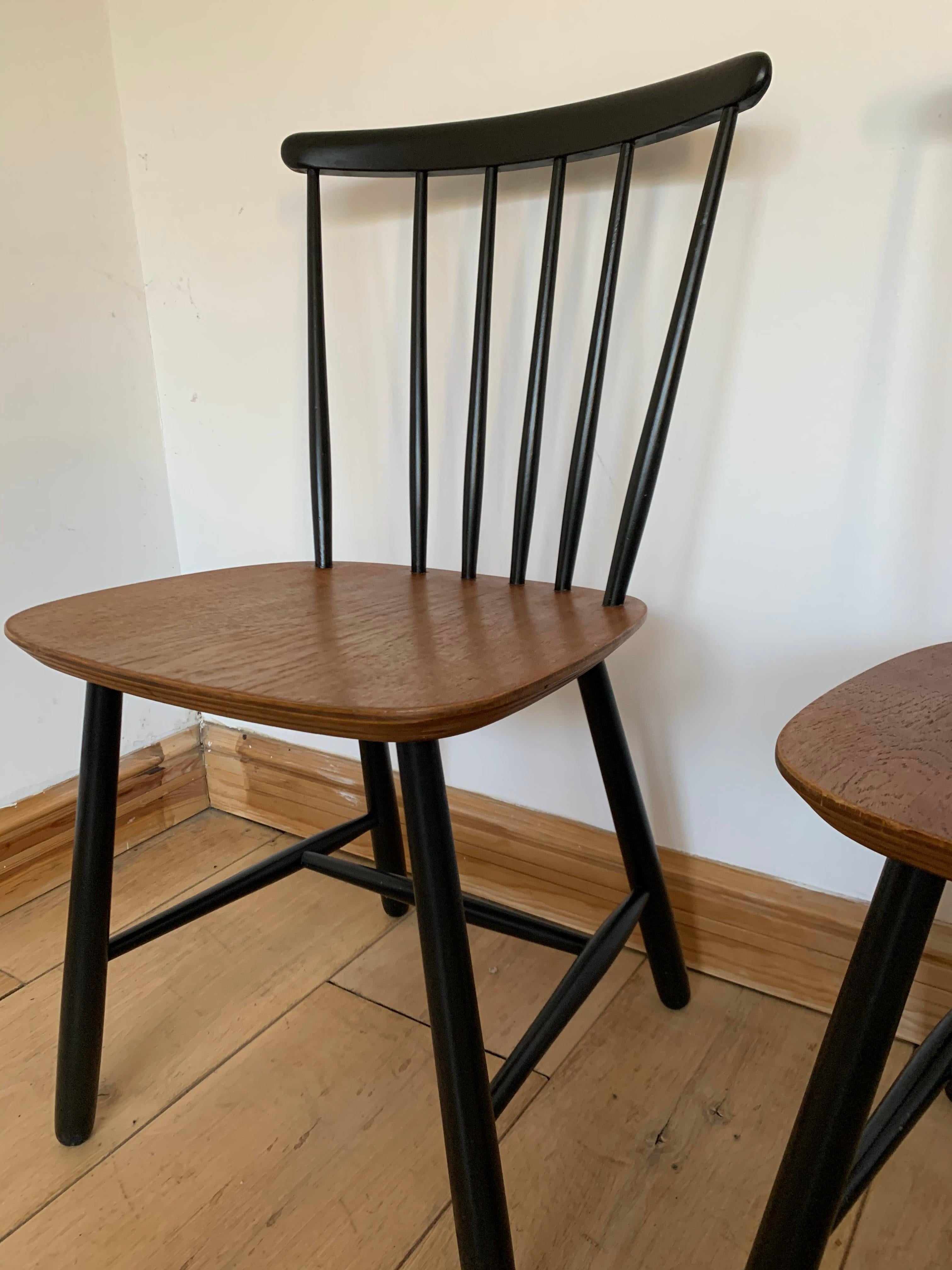 20th Century Spindle Wood Ilmar Tapiovaara Style Classic Chairs, 1960s Set of 2 In Good Condition In Bunnik, NL