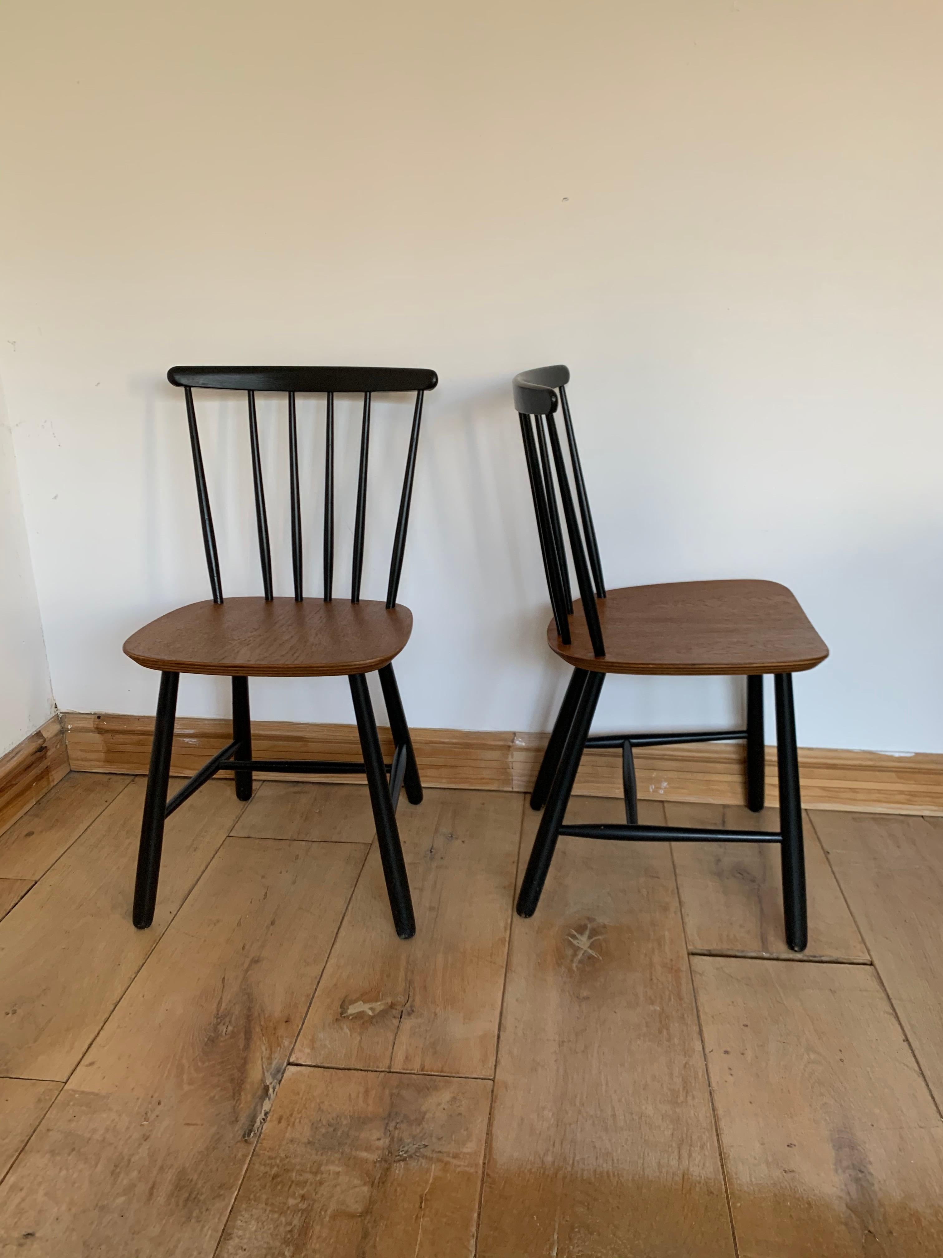 20th Century Spindle Wood Ilmar Tapiovaara Style Classic Chairs, 1960s Set of 2 1