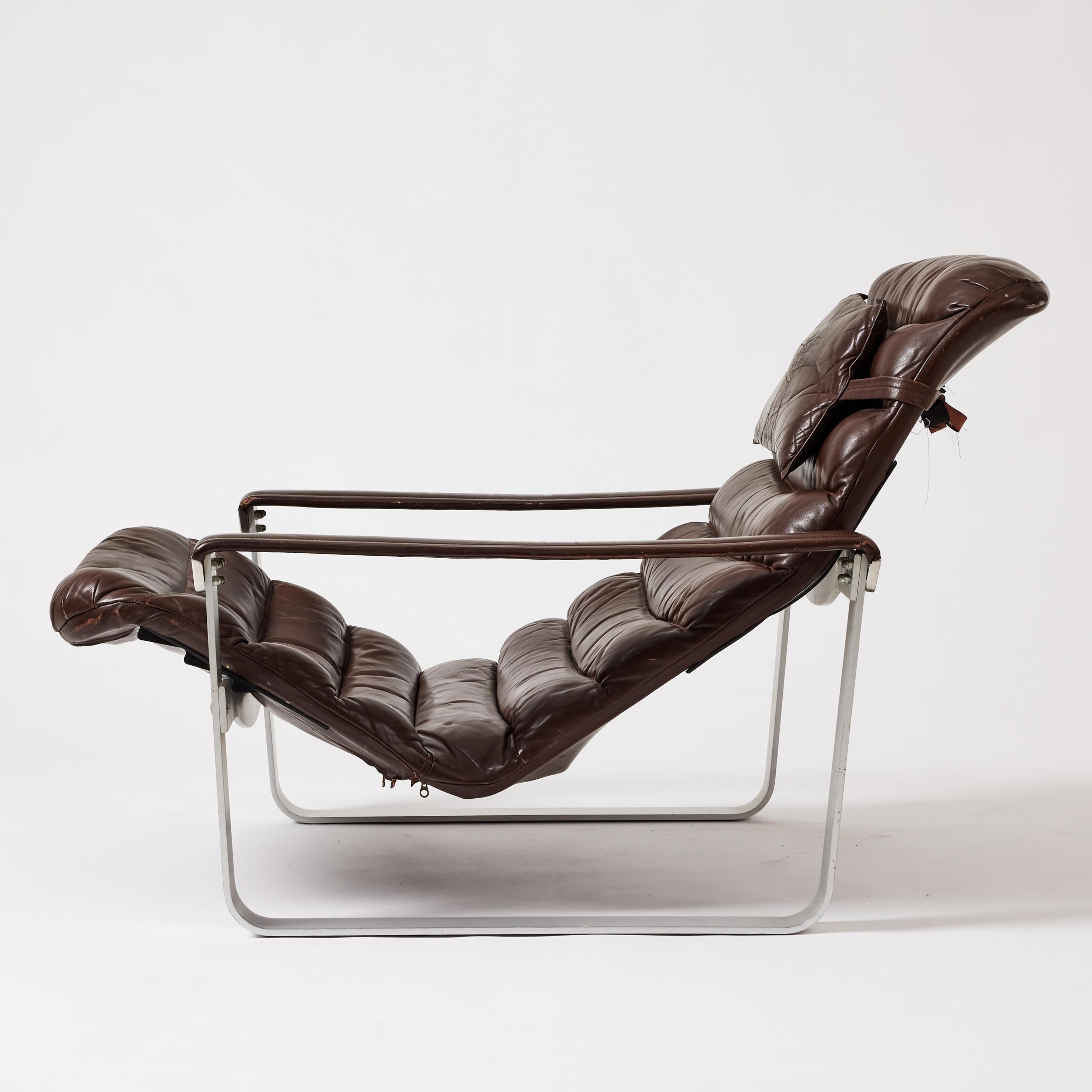Mid-Century Modern Ilmari Lappalainen armchair 'Pulka' with foot stool for Asko Oy Finland 1975 For Sale