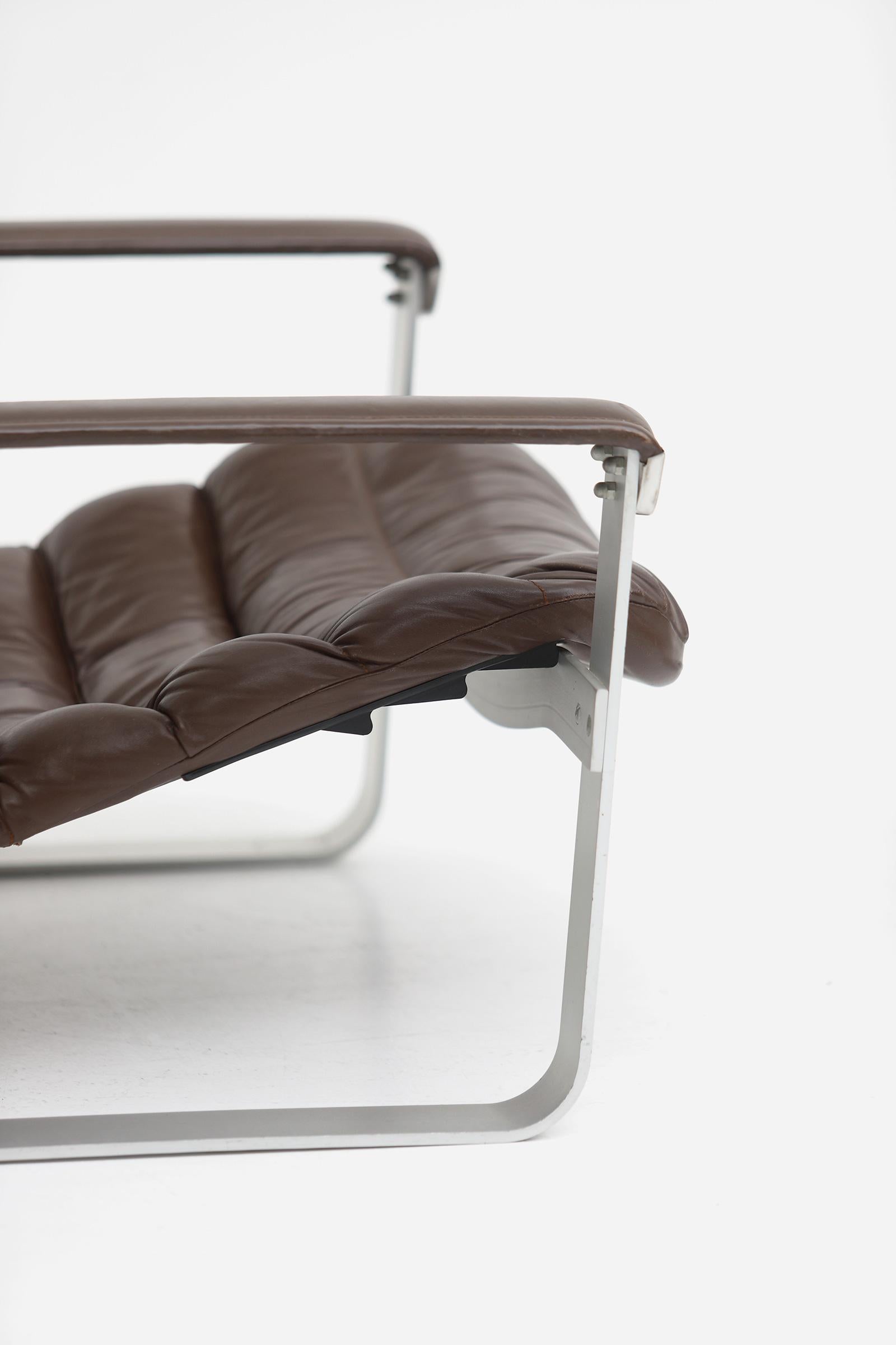 Ilmari Lappalainen for Asko, 1960s, Aluminum Base Lounge Chair & Ottoman In Good Condition In Antwerpen, Antwerp