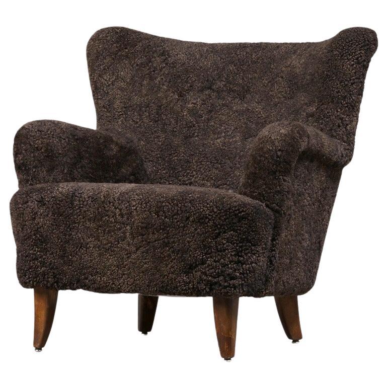Fauteuil 'Laila' d'Ilmari Lappalainen en peau de mouton expresso, années 1950