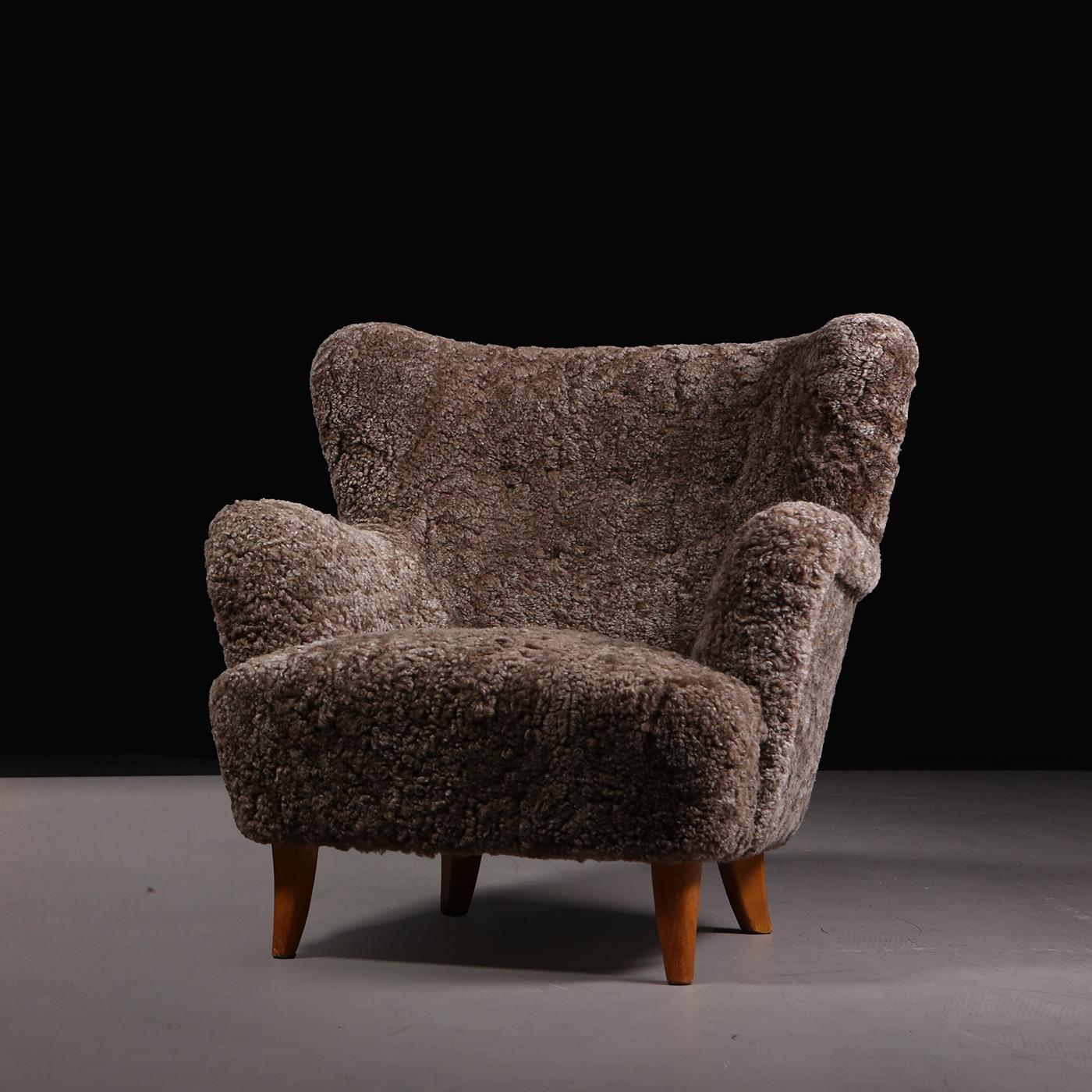 Scandinavo moderno Ilmari Lappalainen per Asko Coppia di poltrone 'Laila' in pelle di pecora, anni '50 in vendita