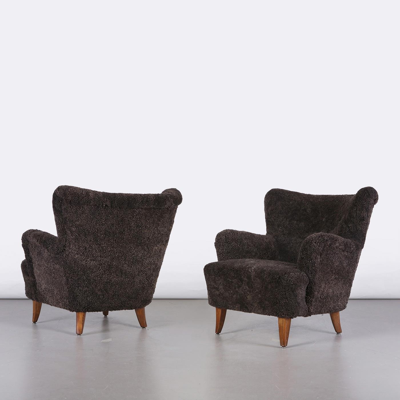 Ilmari Lappalainen for Asko 'Laila' Armchair in Espresso Sheepskin, 1950s For Sale 4