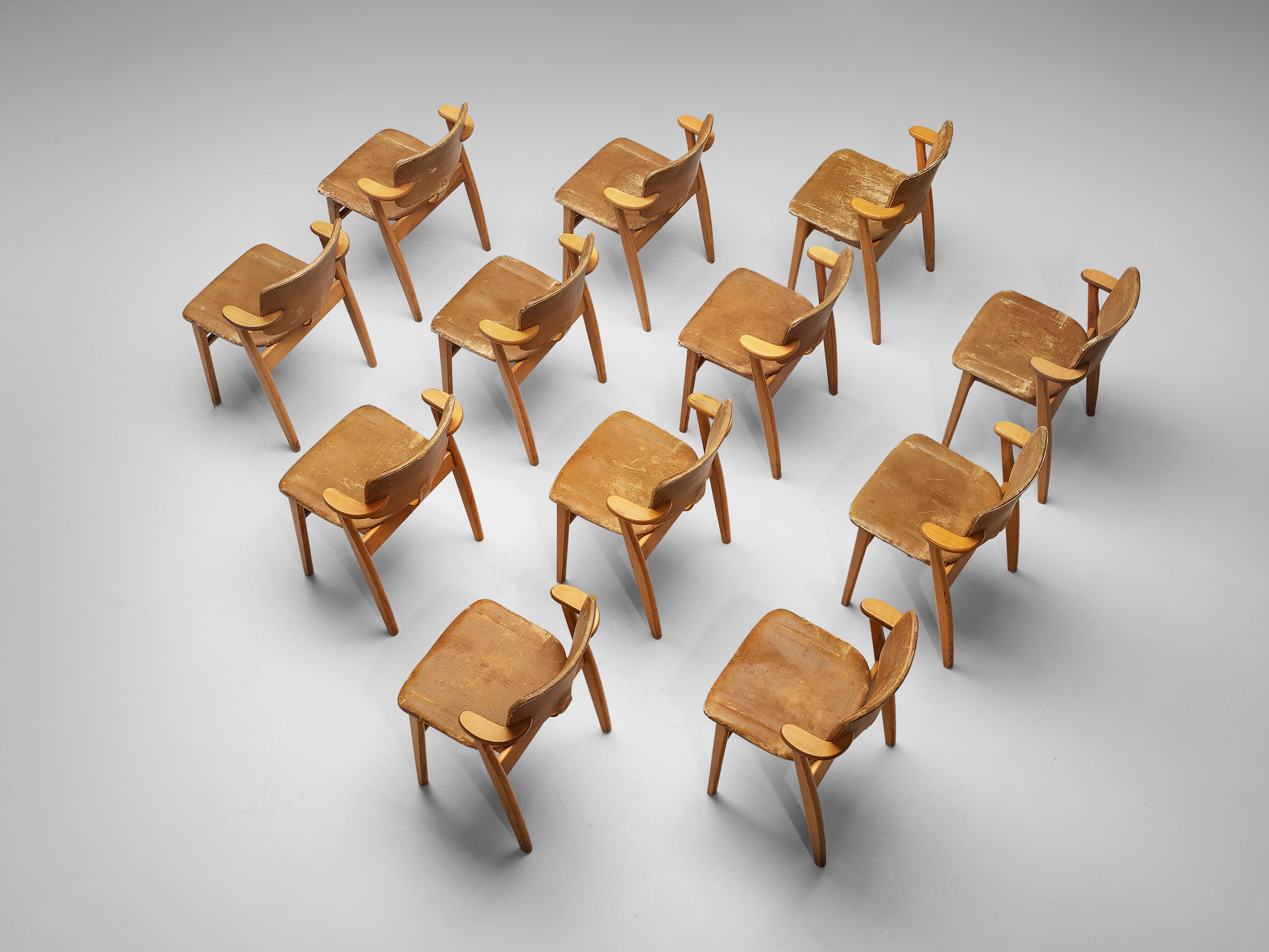 Ilmari Tapiovaara, armchairs model 'Domus', beech, leather, Finland, design 1953

Early 'Domus' armchairs by Ilmari Tapiovaara. The frame is made from solid beech wood and the seat and backrest are upholstered in a patinated leather This model was