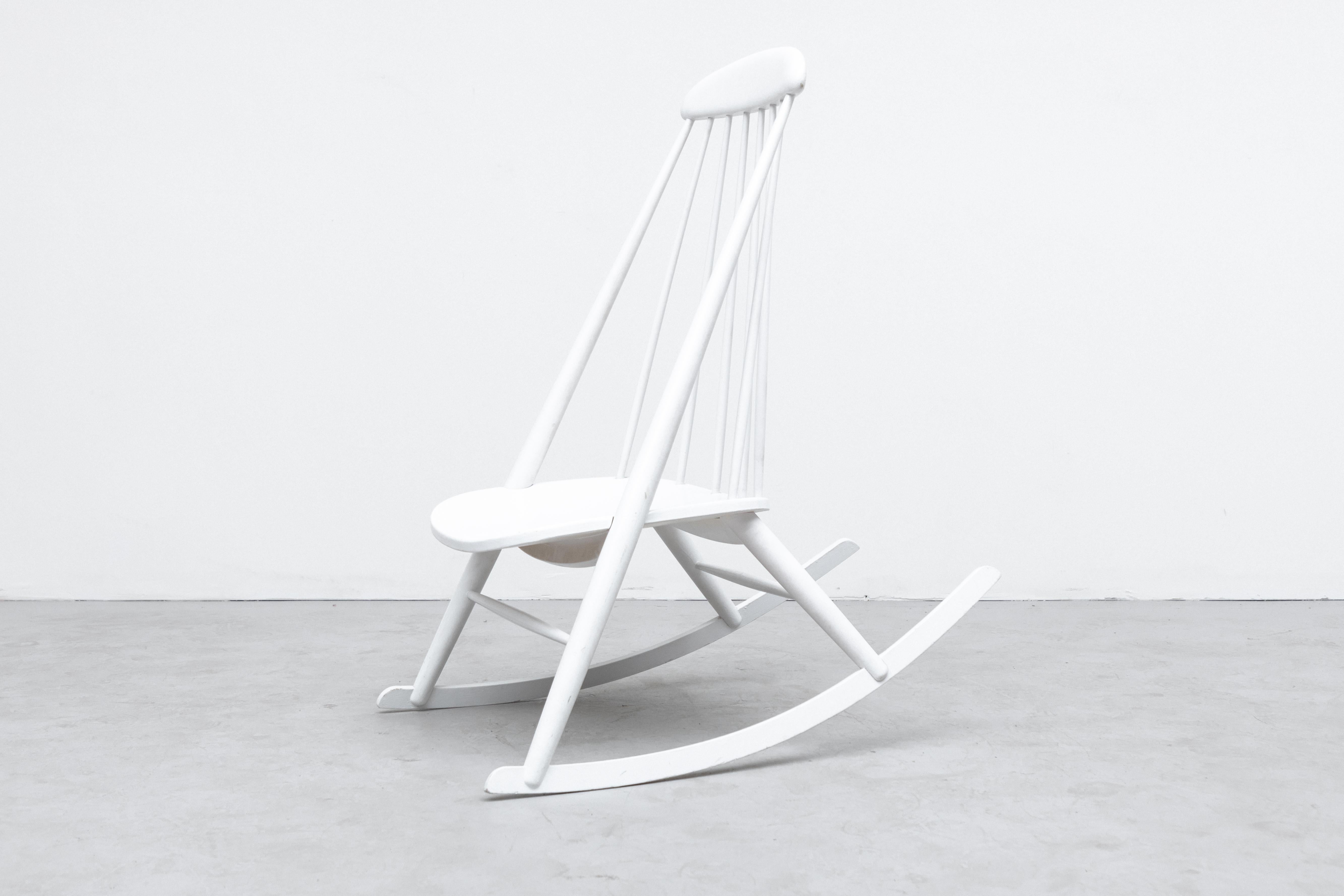 Ilmari Tapiovaara Attr White Lacquered Rocking Chair In Good Condition For Sale In Los Angeles, CA