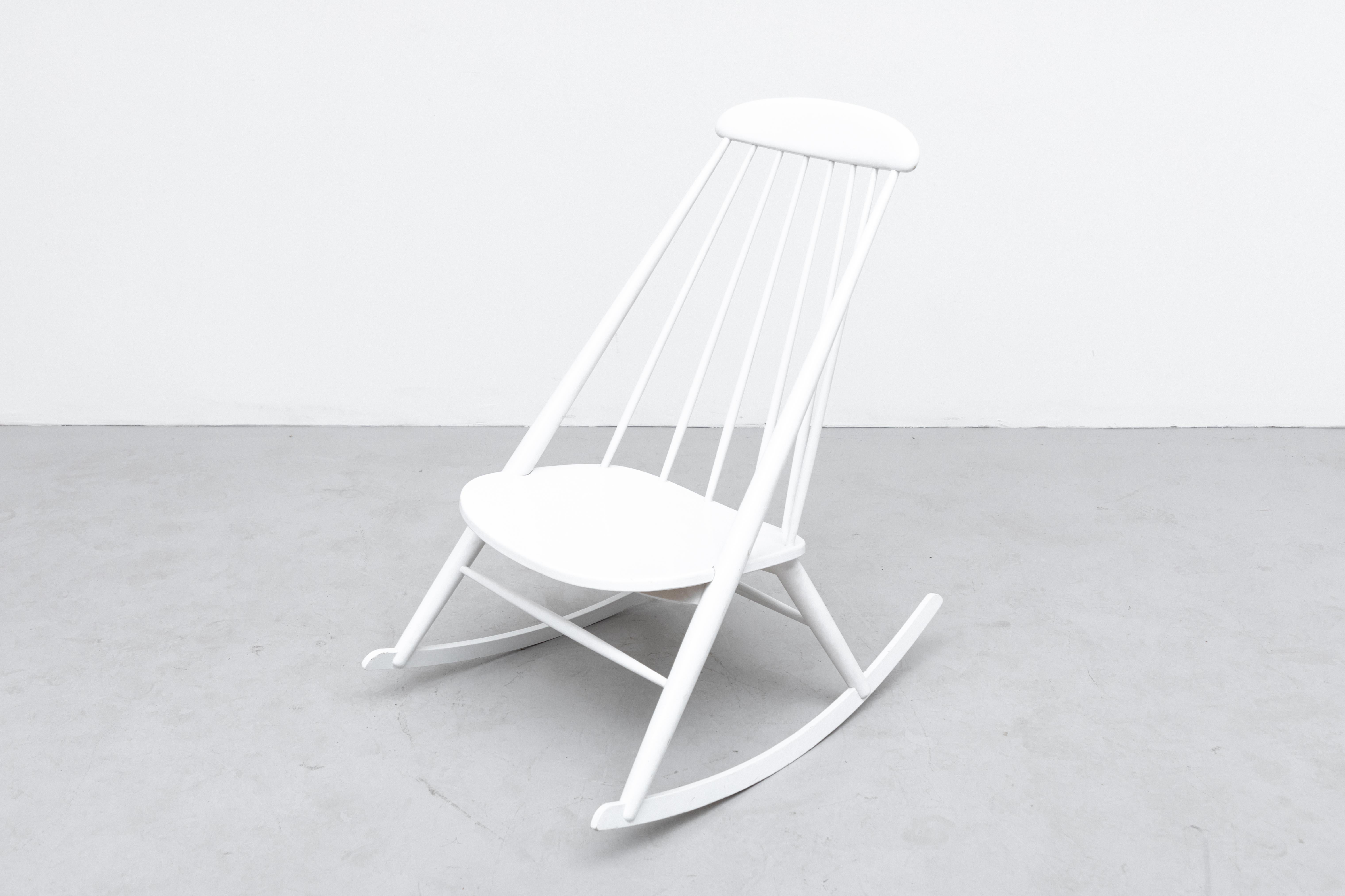 Ilmari Tapiovaara Attr White Lacquered Rocking Chair For Sale 2