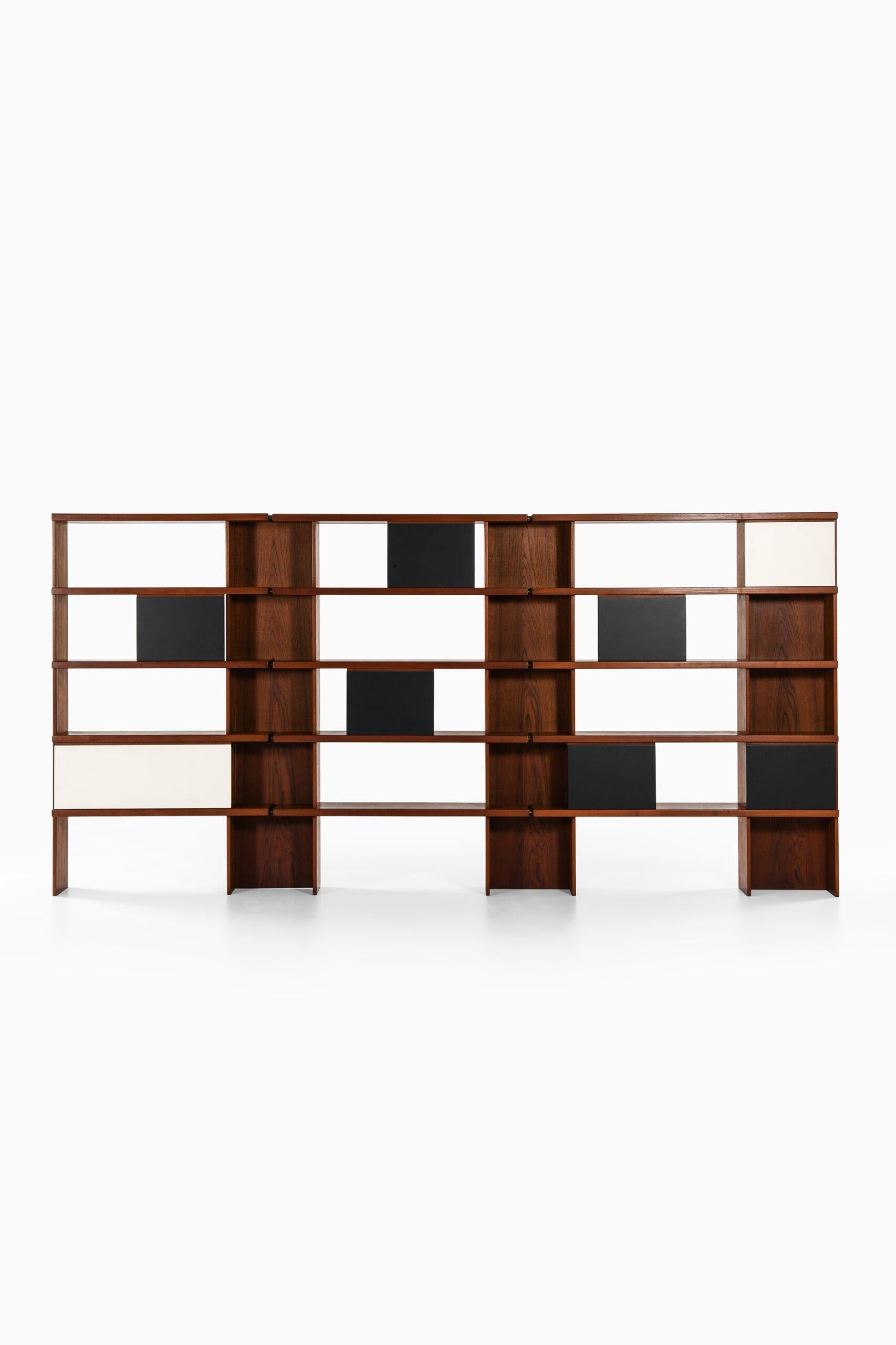 Ilmari Tapiovaara Bookcase Produced by La Permanente Mobili For Sale 5