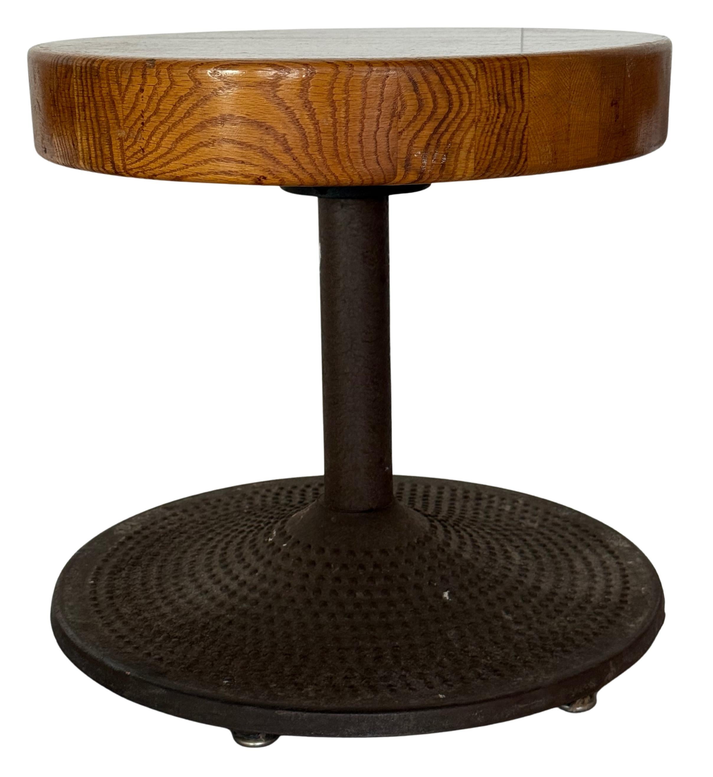 Finlandese Sgabelli Ilmari Tapiovaara in ghisa e Oak in vendita