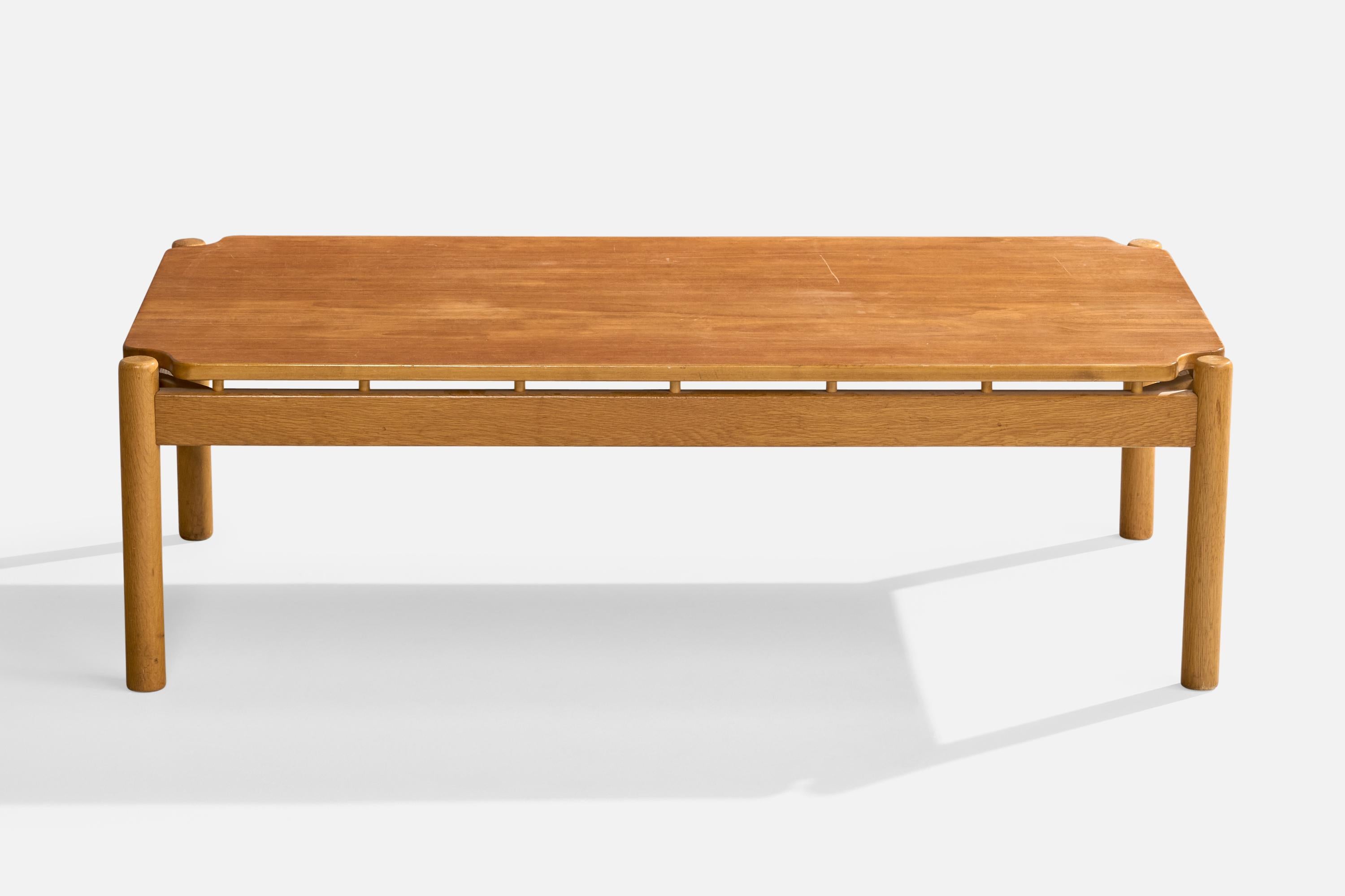 Ilmari Tapiovaara, Couchtisch, Eiche, Teakholz, Schweden, 1959 (Moderne der Mitte des Jahrhunderts)