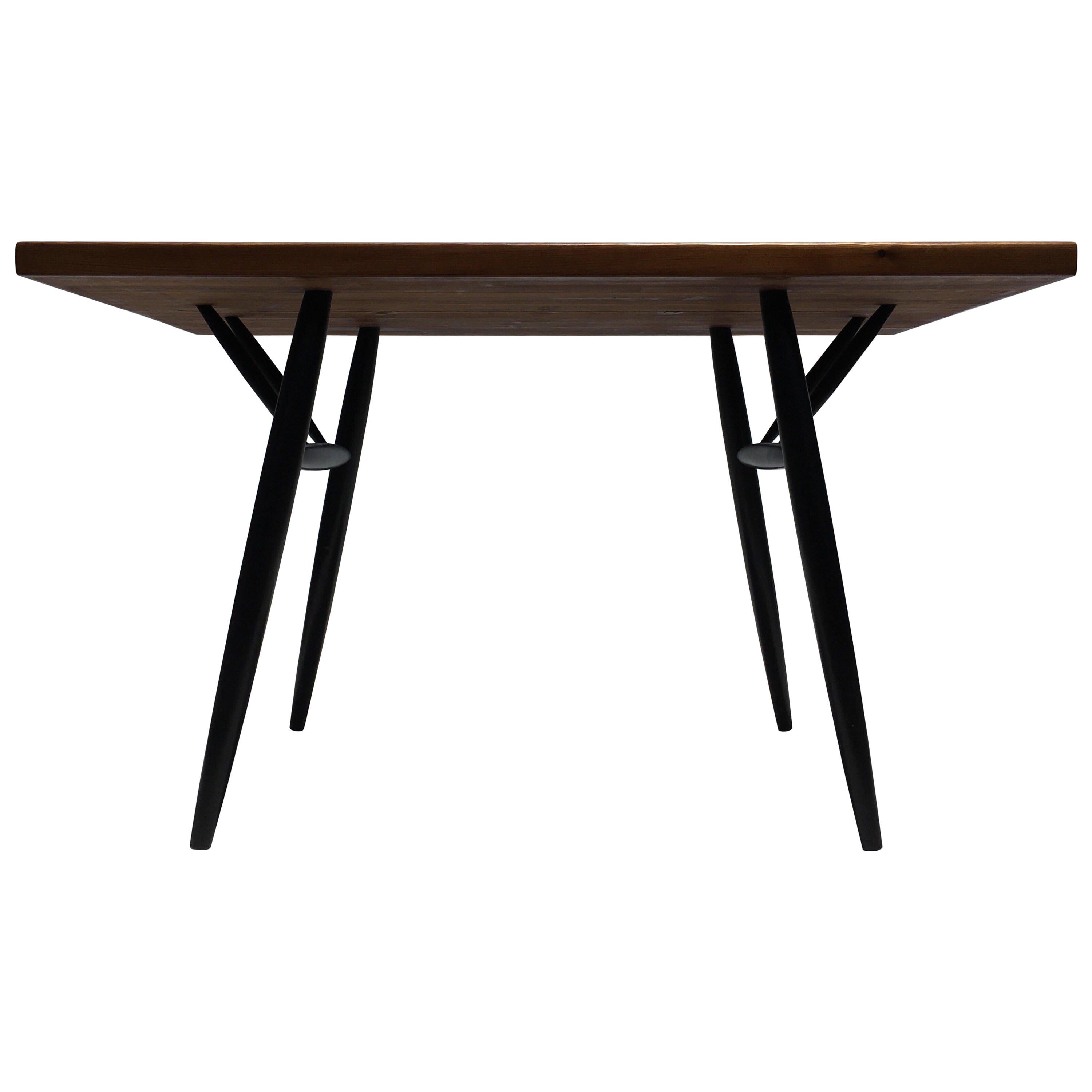 Schreibtisch oder Tisch von Ilmari Tapiovaara für Laukaan Puu im Angebot