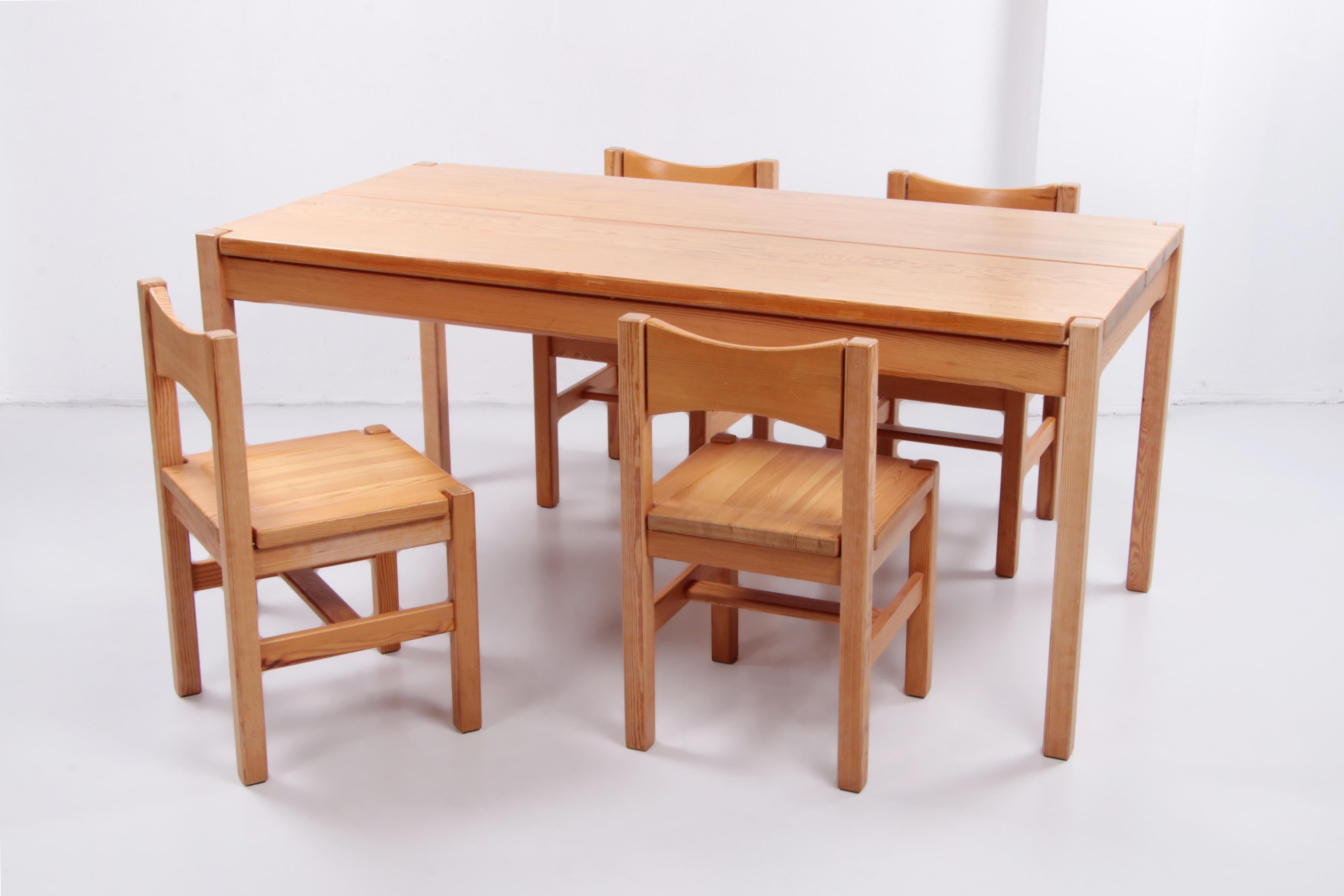Finnish Ilmari Tapiovaara Dining Table with 4 Chairs for Laukaan Pu, 1963 For Sale