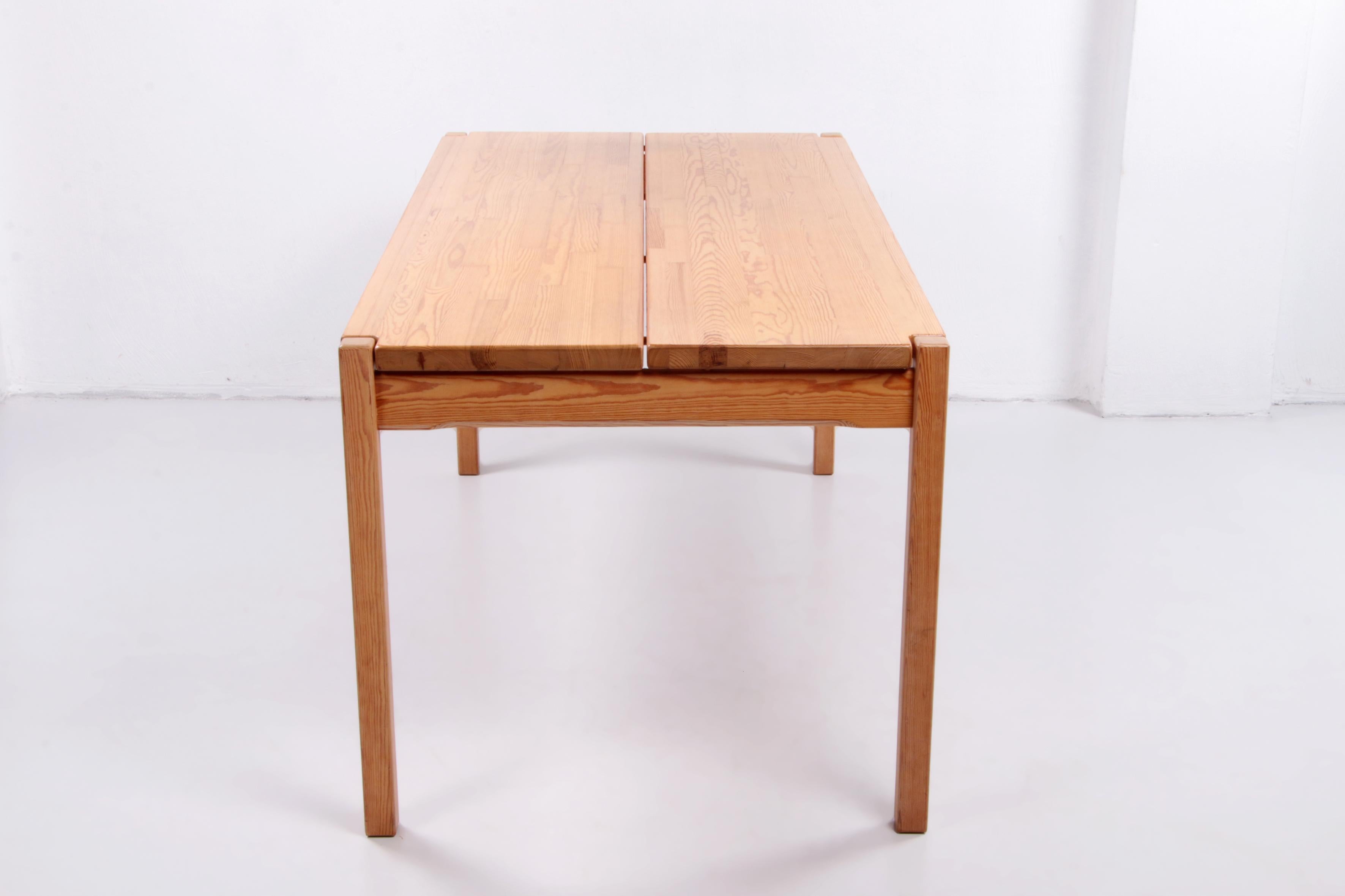 Ilmari Tapiovaara Dining Table with 4 Chairs for Laukaan Pu, 1963 For Sale 2
