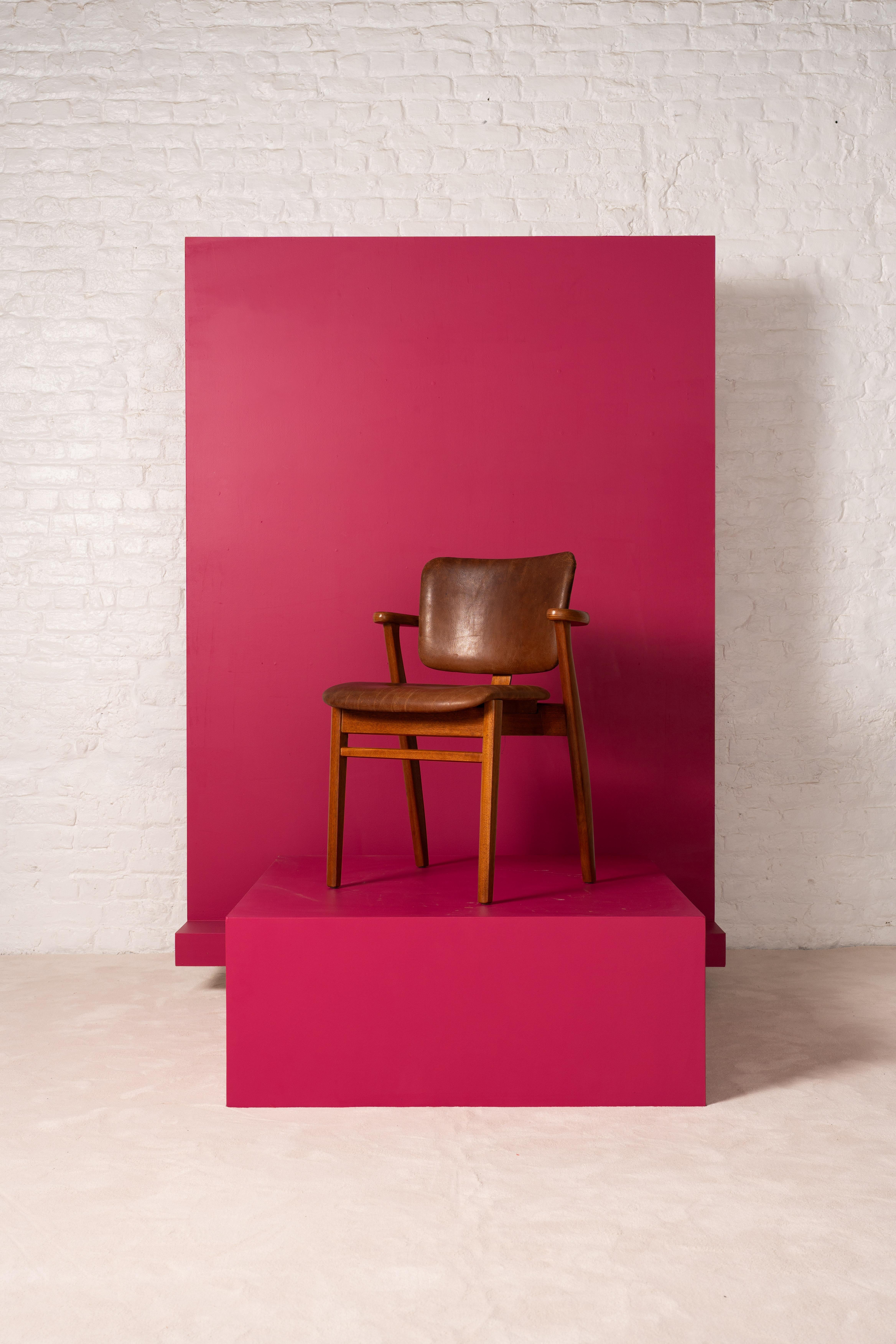 ILMARI TAPIOVAARA „Domus“ Sessel (Leder) im Angebot