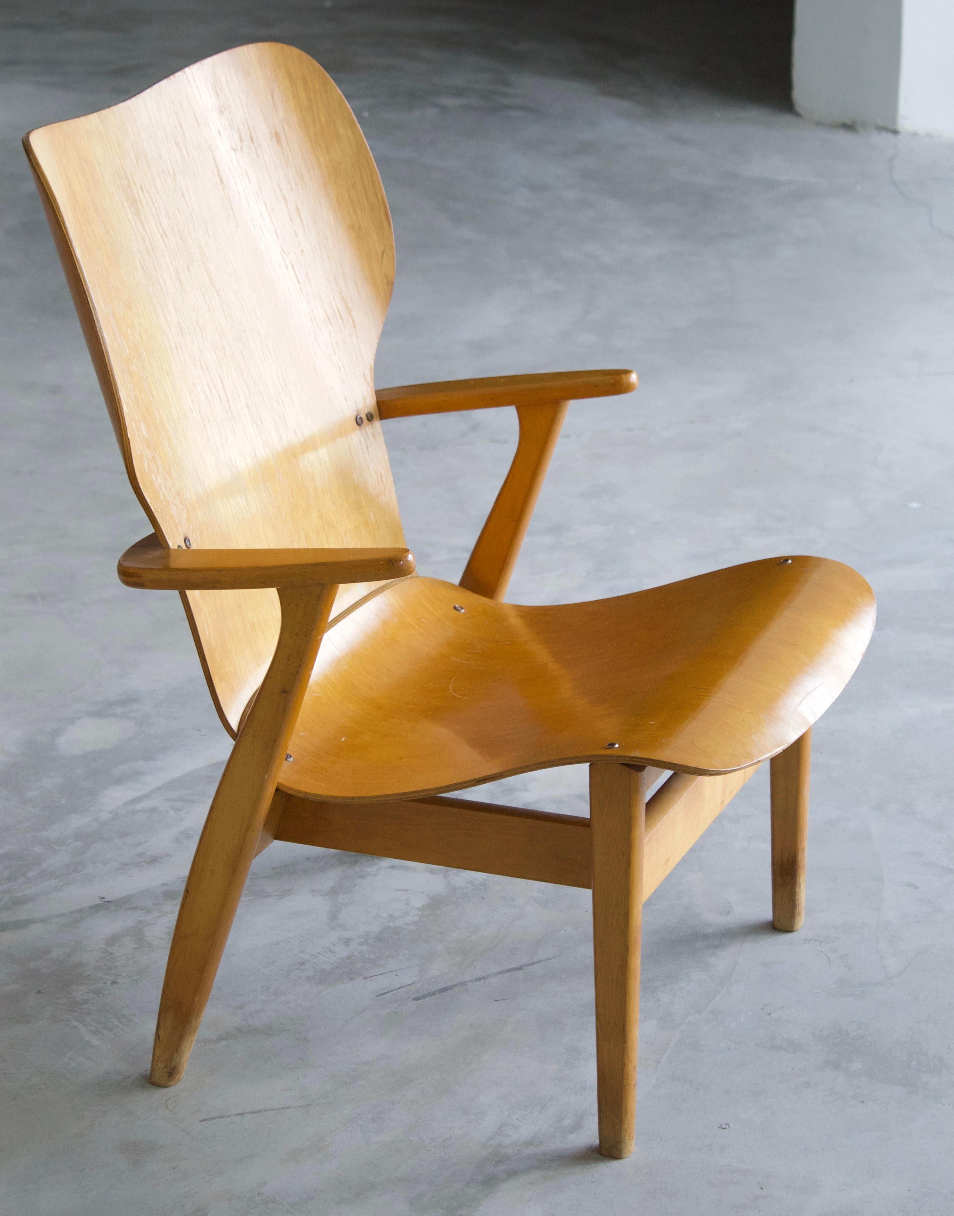 Ilmari Tapiovaara Domus Lounge Chair, Plywood Keravan Puuteollisuus Finland  1946 For Sale at 1stDibs