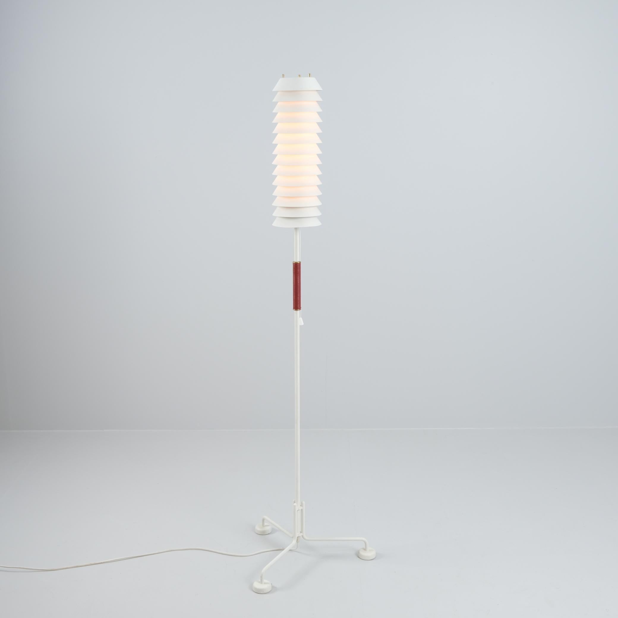 Lampada da terra Ilmari Tapiovaara Maya the Bee, Bianco e Rattan, Hienoterä Asko 1950s in vendita 1