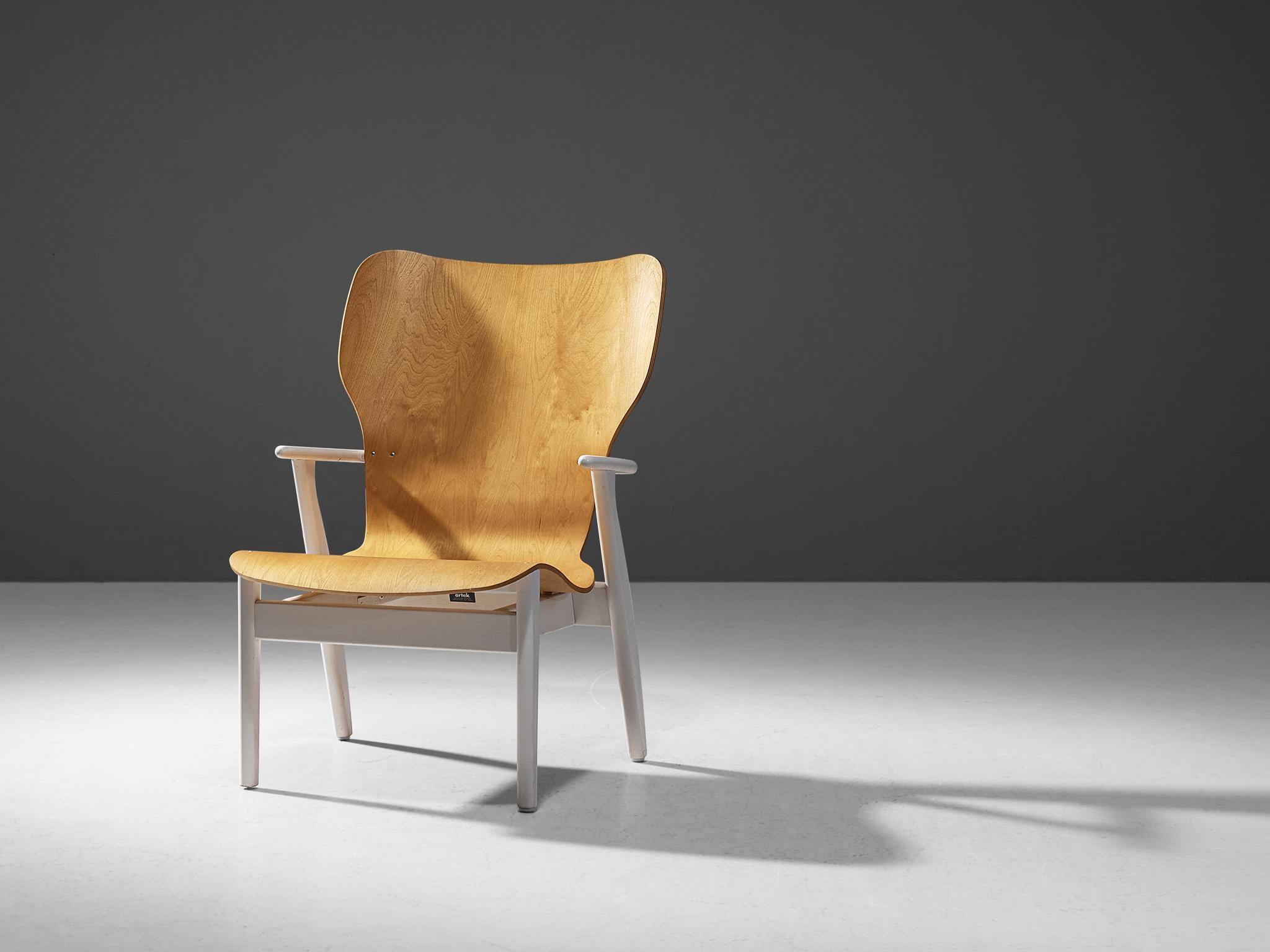 Ilmari Tapiovaara for Artek, lounge chair model 'Domus Lux', lacquered wood, birch, Finland, designed in 1948, recent production. 

This wonderfully sculpted lounge chair is characterized by organic lines combined with sturdy shapes. Interesting