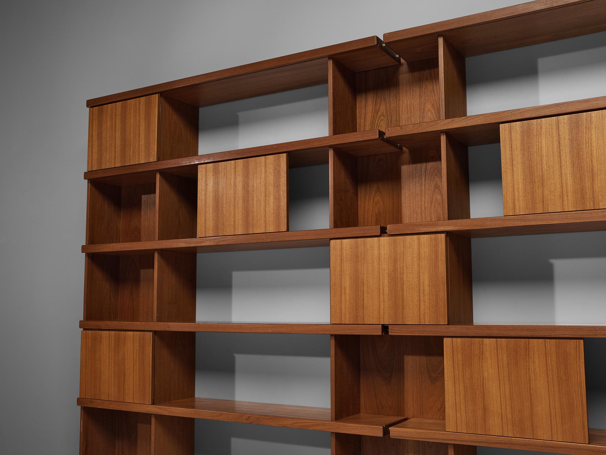 Mid-Century Modern Ilmari Tapiovaara for La Permanente Mobili Cantù Bookcase in Teak and Walnut