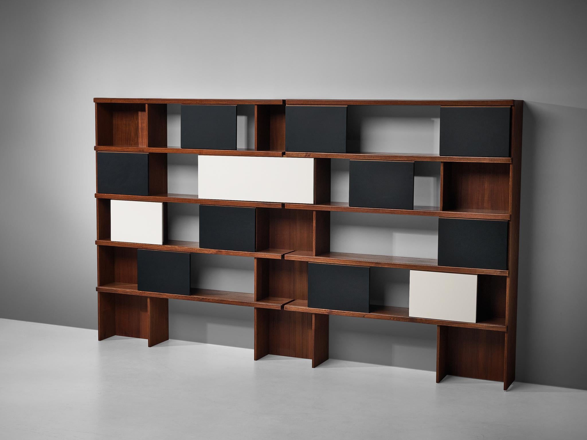 IImari Tapiovaara for Permanente Mobili Cantù, bookcase, teak, lacquered wood, Italy, circa 1957

This grand bookcase executed in teak is designed by the Finnish designer Ilmari Tapiovaara. Its grand appearence is emphasized by its width of 11.2