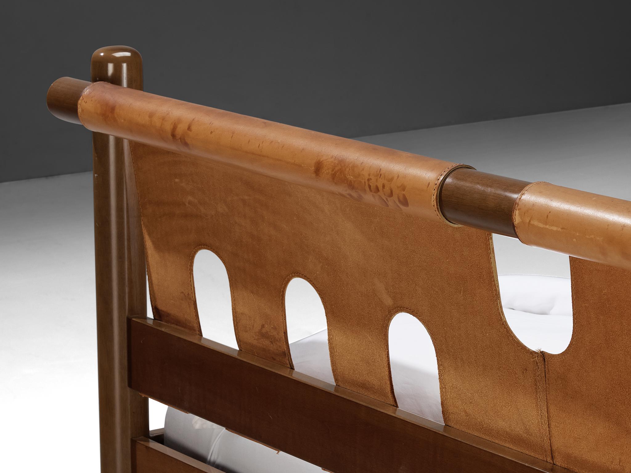 Ilmari Tapiovaara for La Permanente Mobili Cantù Double Bed Walnut Leather In Good Condition For Sale In Waalwijk, NL
