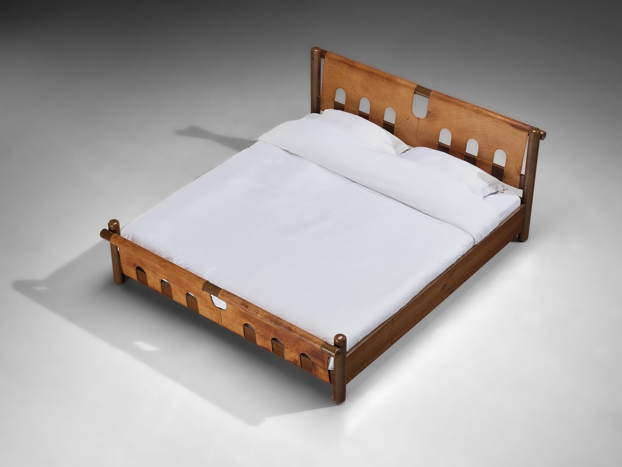 Ilmari Tapiovaara for La Permanente Mobili Cantù Double Bed Walnut Leather For Sale 1