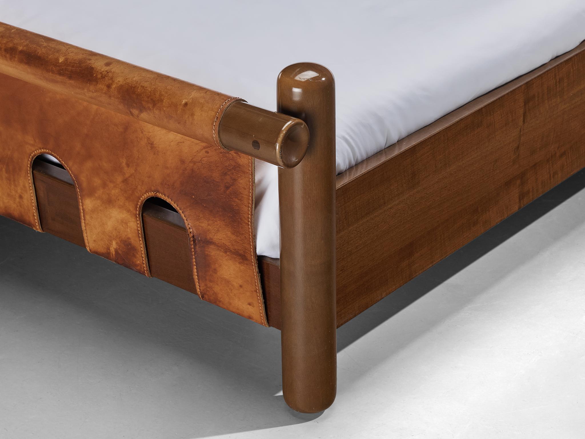 Ilmari Tapiovaara for La Permanente Mobili Cantù Double Bed Walnut Leather For Sale 2