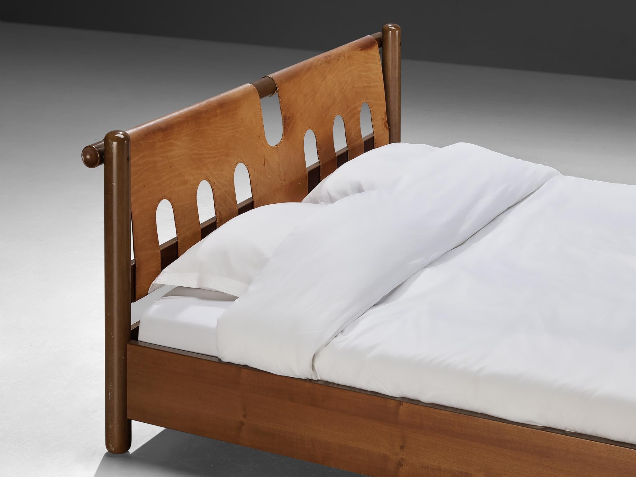 Ilmari Tapiovaara for La Permanente Mobili Cantù Double Bed Walnut Leather For Sale 3