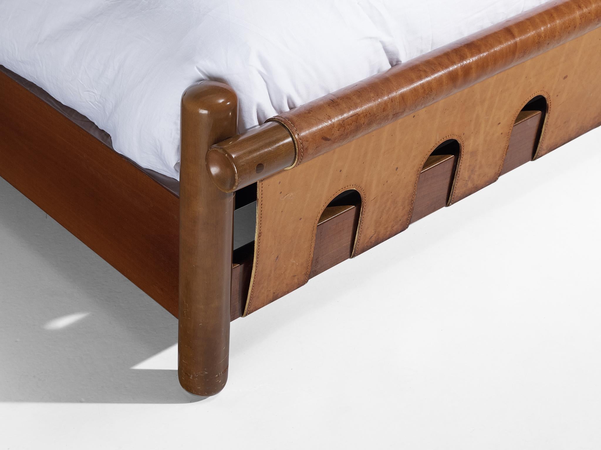 Ilmari Tapiovaara for La Permanente Mobili Cantù King Bed in Walnut In Good Condition In Waalwijk, NL